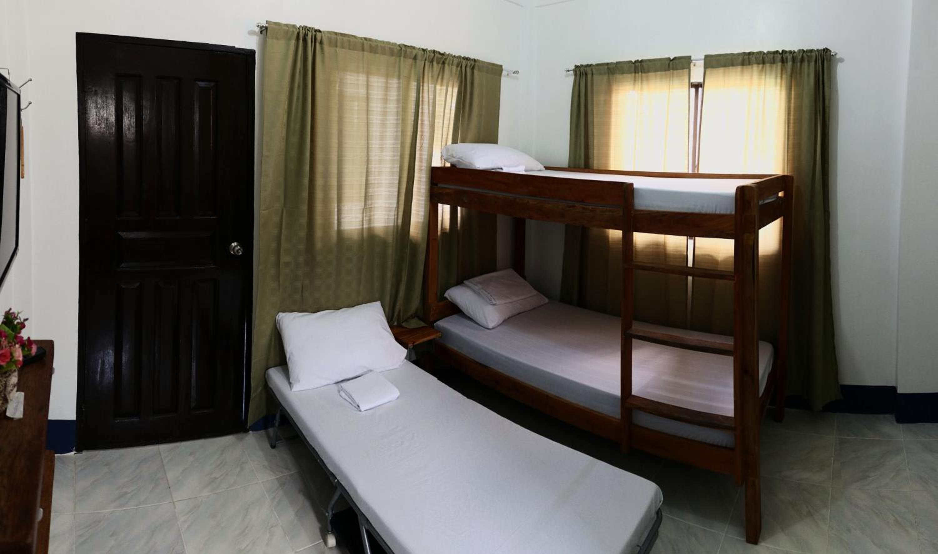 Standard Triple Room - Photo 5