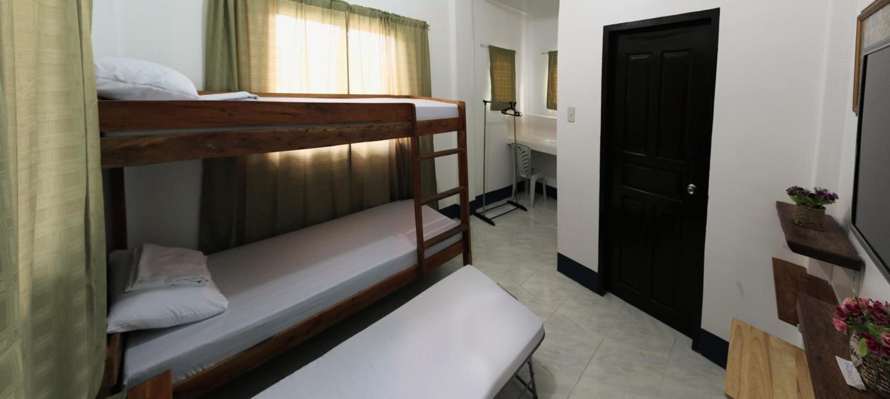 Standard Triple Room - Photo 4