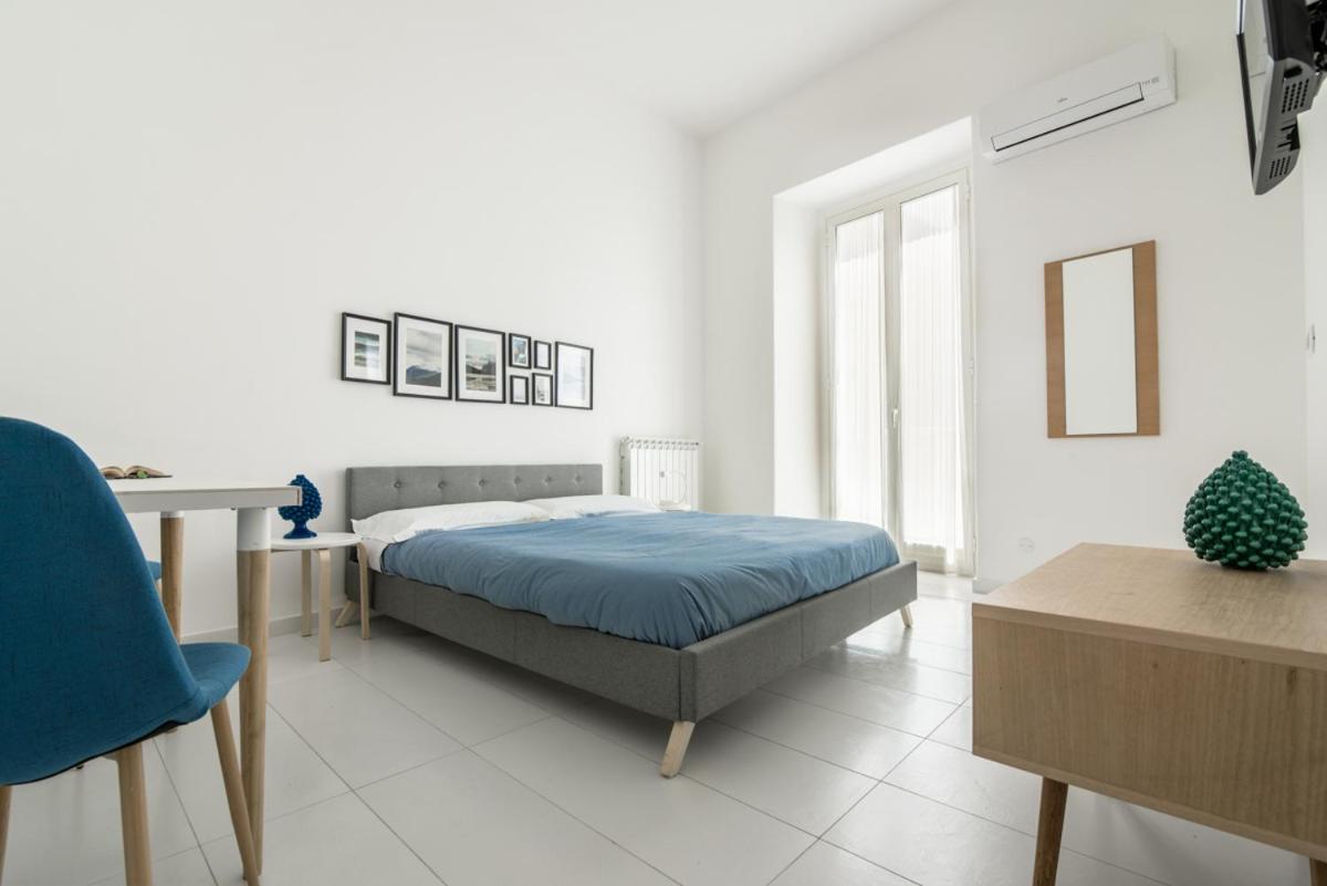Studio with Balcony - Photo 7
