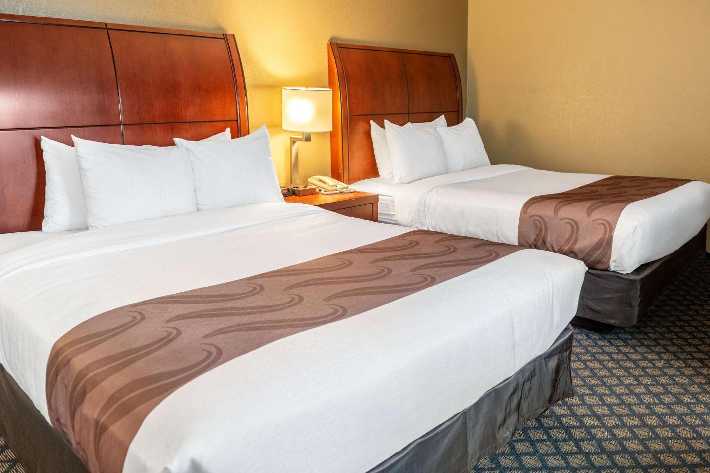 Superior Room with Two Queen Beds - Non-Smoking - Photo 4