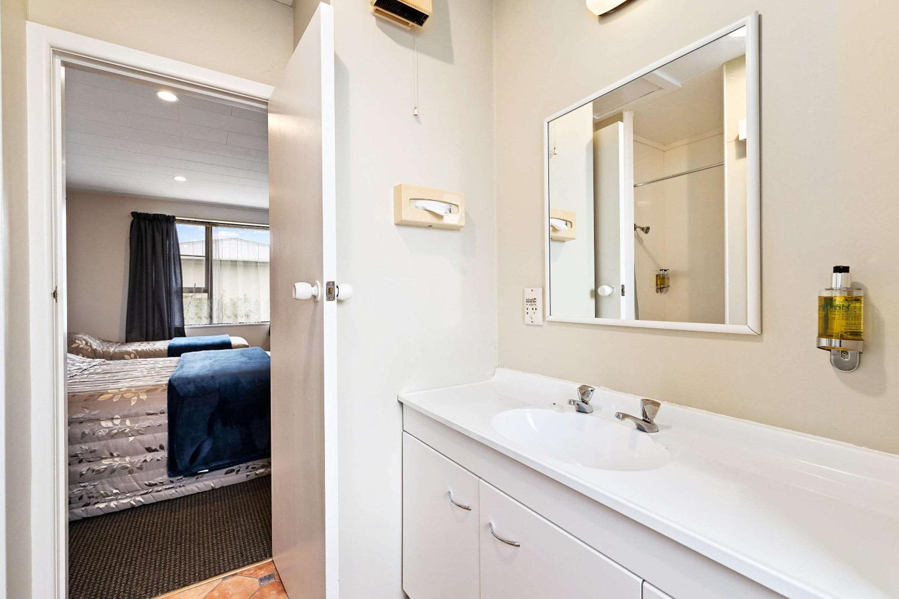 Twin Room - Photo 2