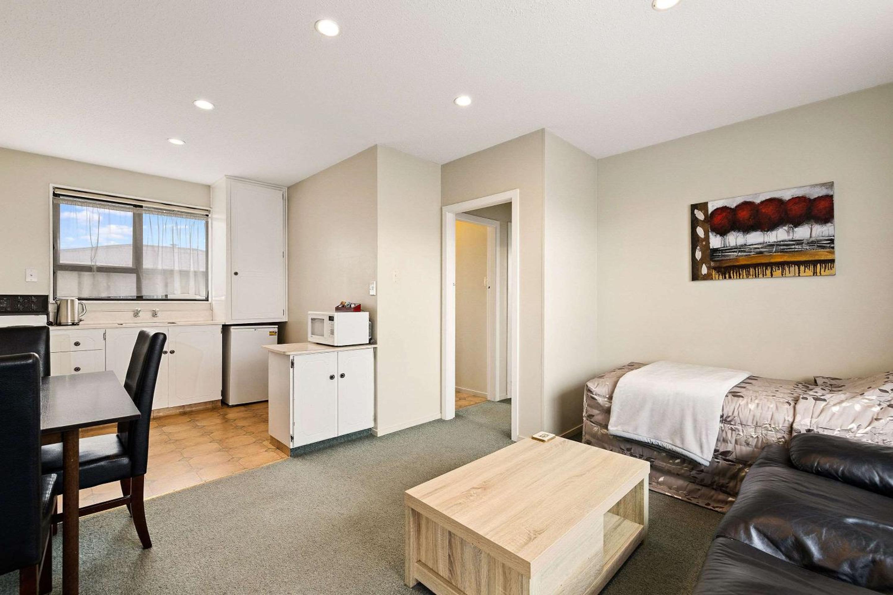 Two-Bedroom Suite - Photo 4