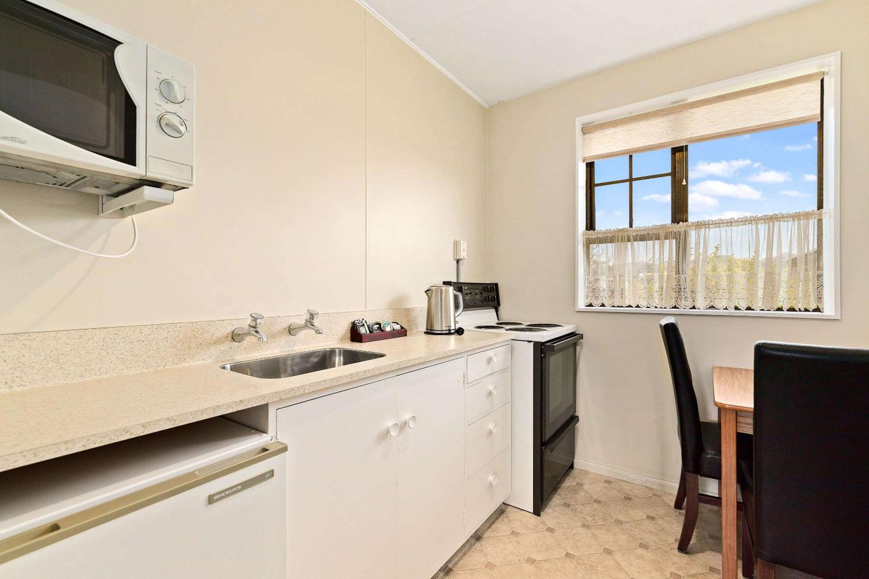 Twin Room - Photo 3