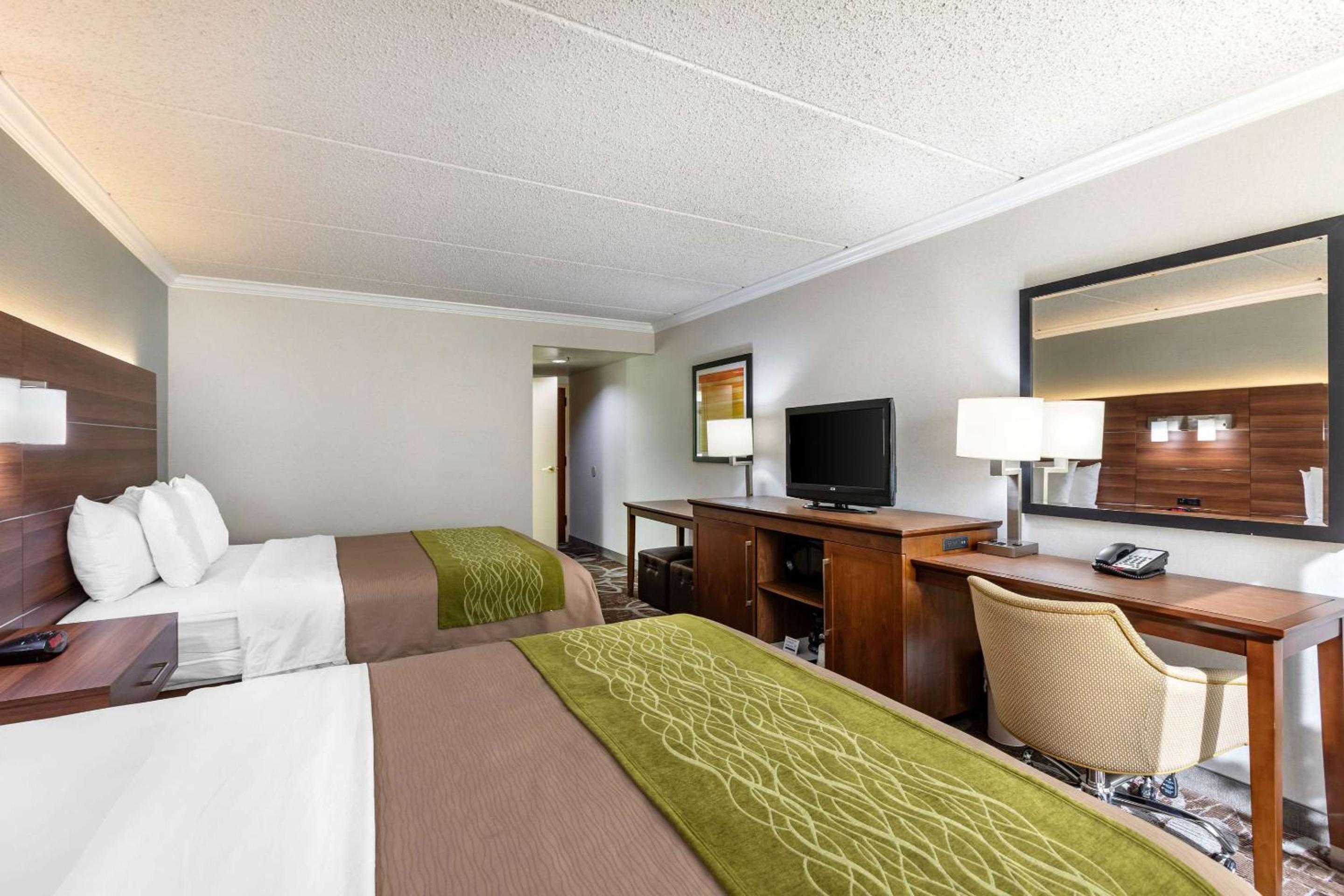 Standard Room, 2 Queen Beds, Non Smoking - Photo 1