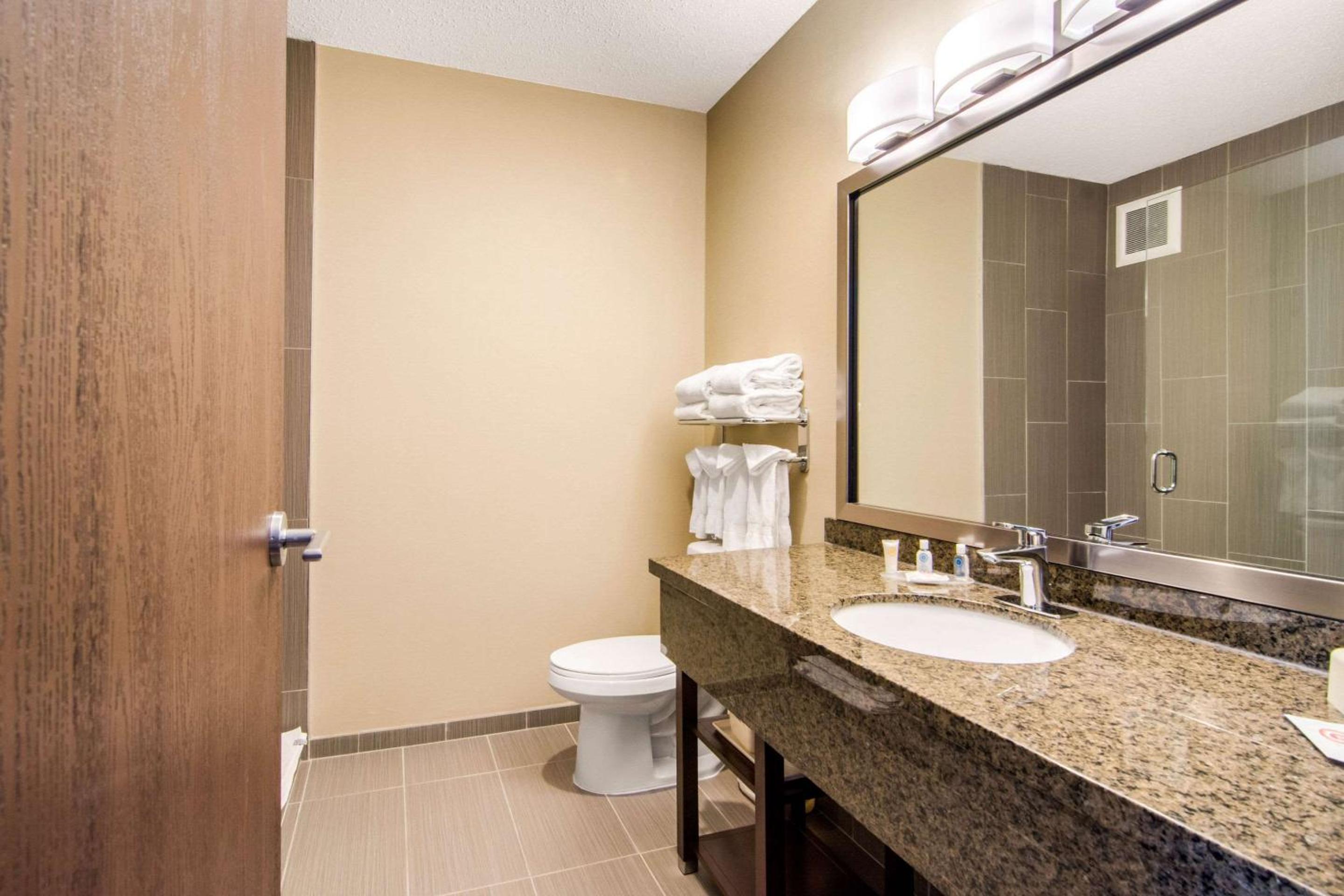 Queen Room - Non-Smoking/Pet Friendly - Photo 4