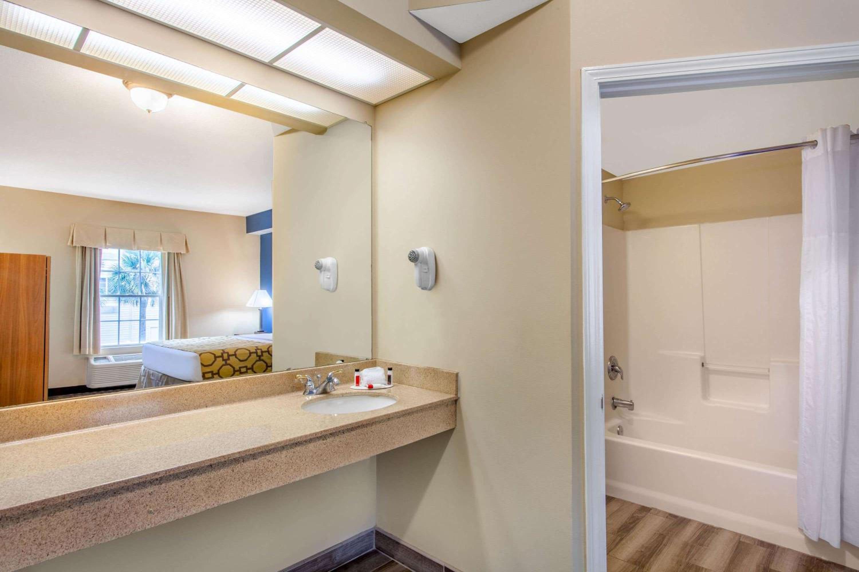 Double Room - Disability Access/Non-Smoking - Photo 4