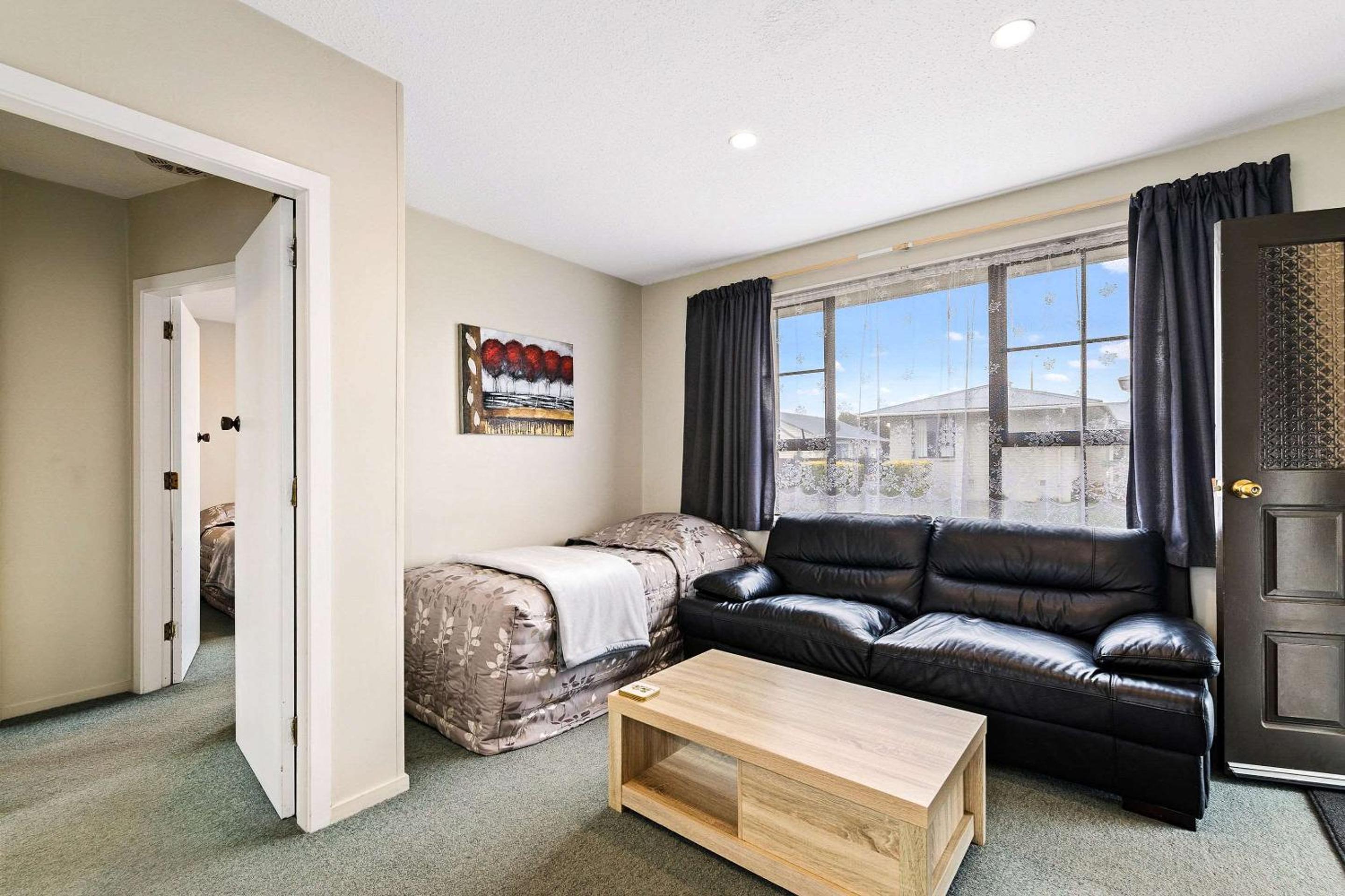 Two-Bedroom Suite - Photo 2