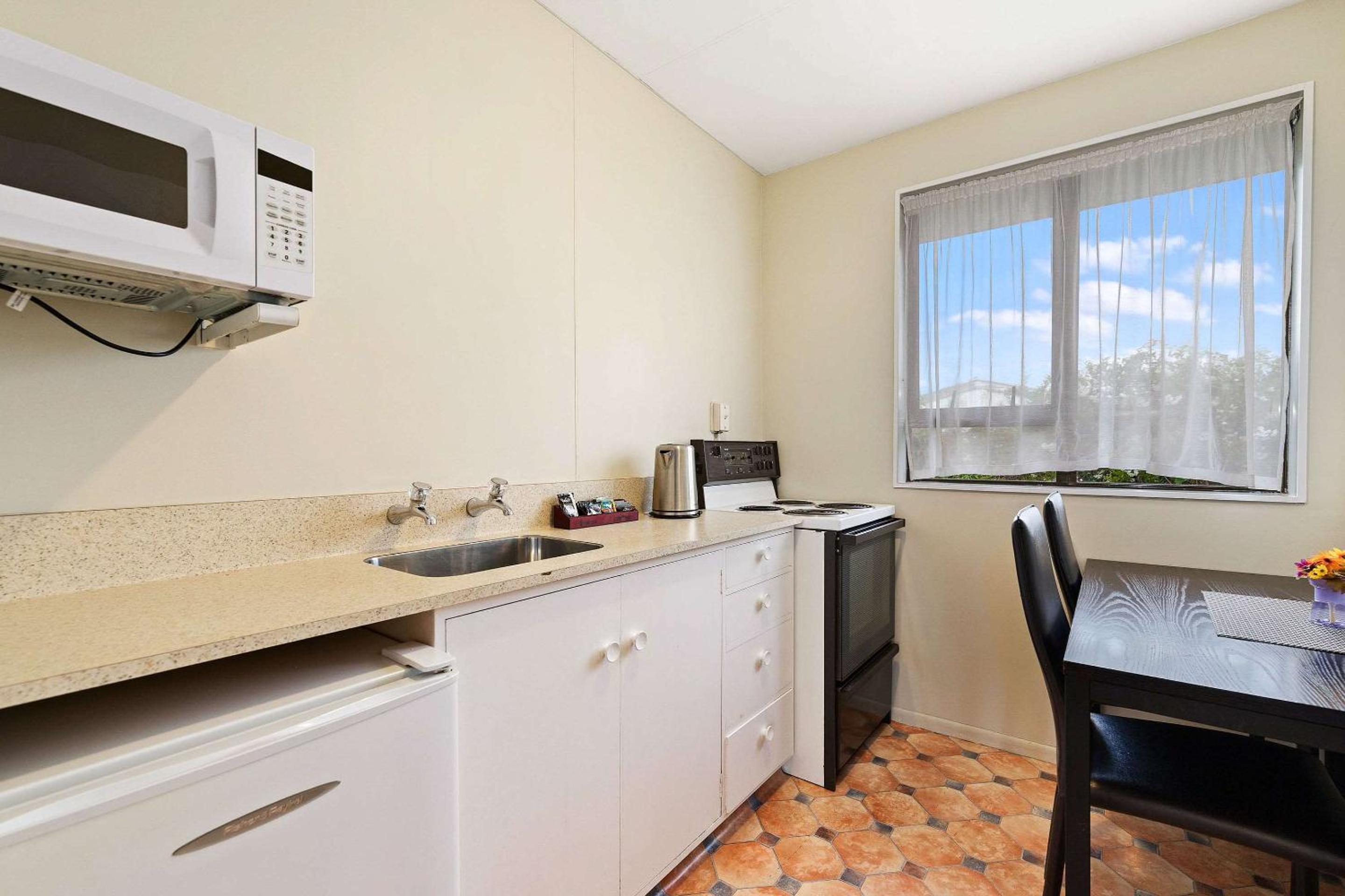 Twin Room - Photo 8