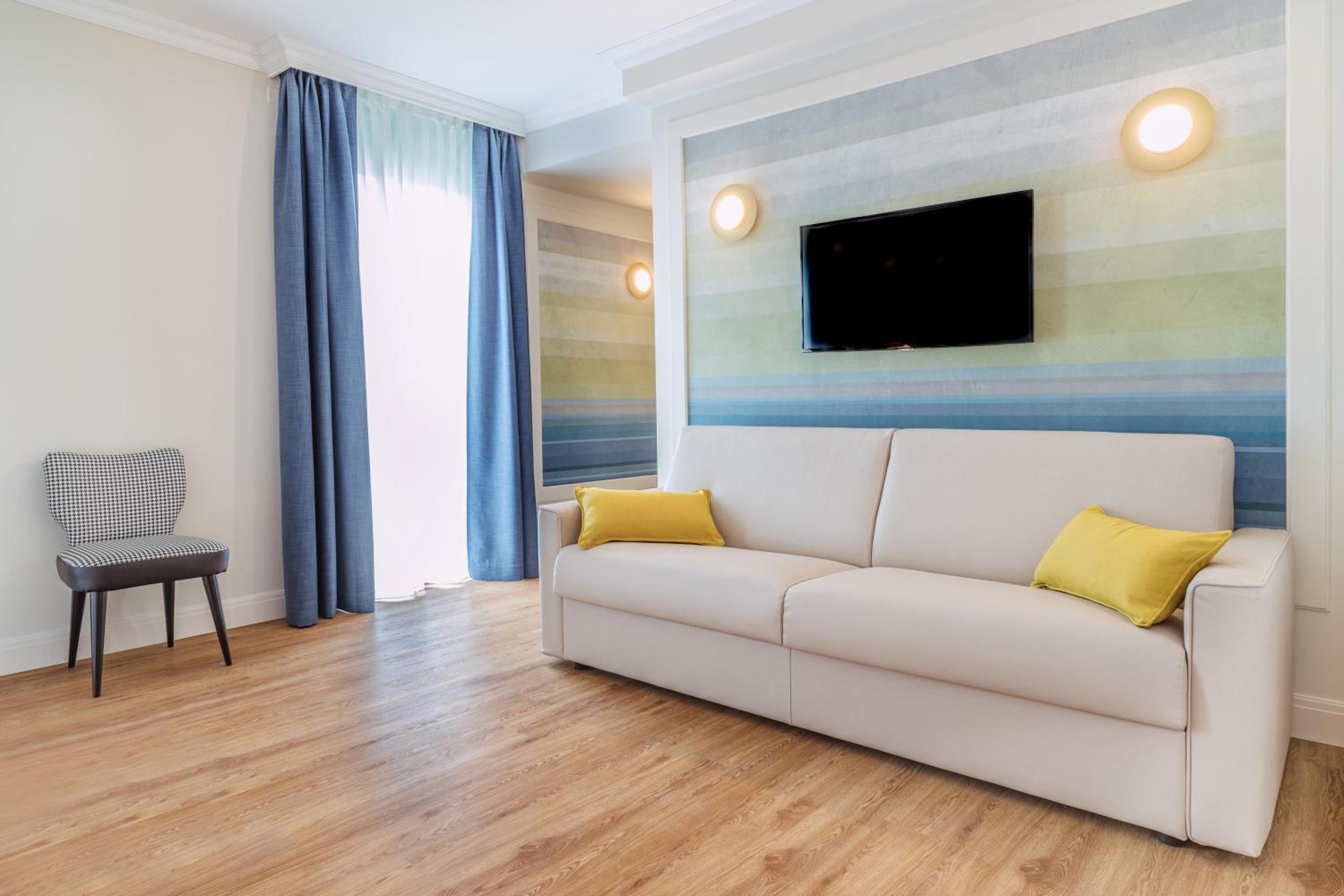 Junior Suite with Balcony photo 3