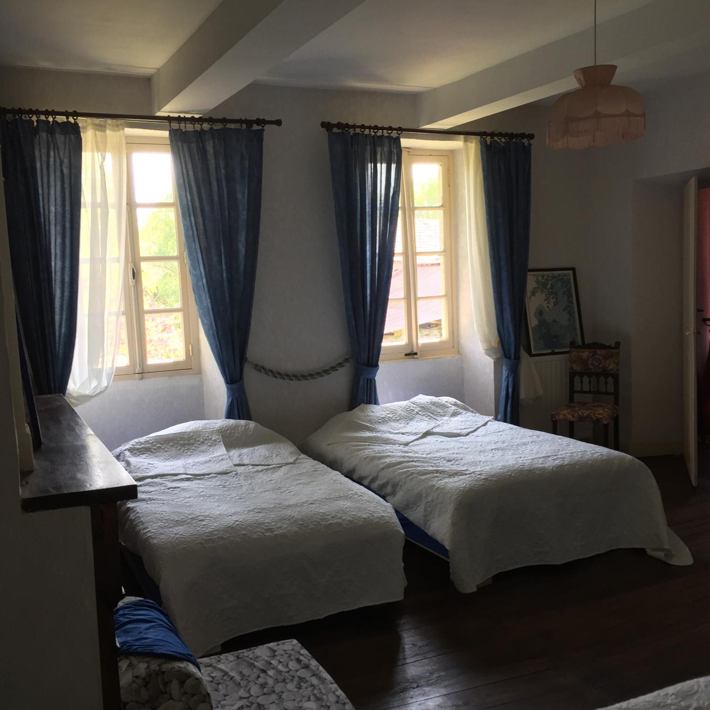 Four-Bedroom House - Photo 8
