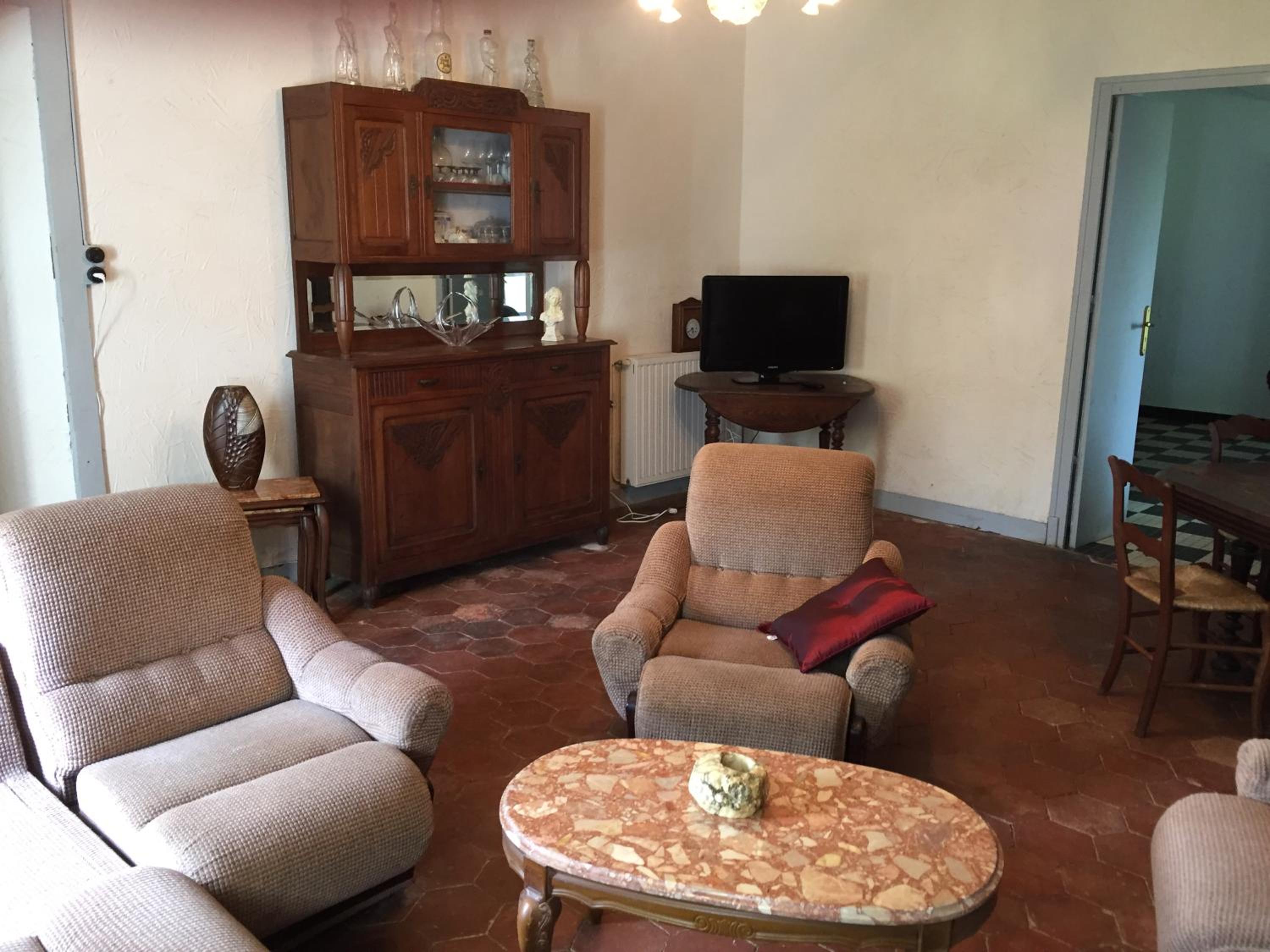 Four-Bedroom House - Photo 2