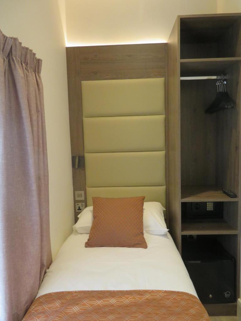 Budget Single Room photo 2