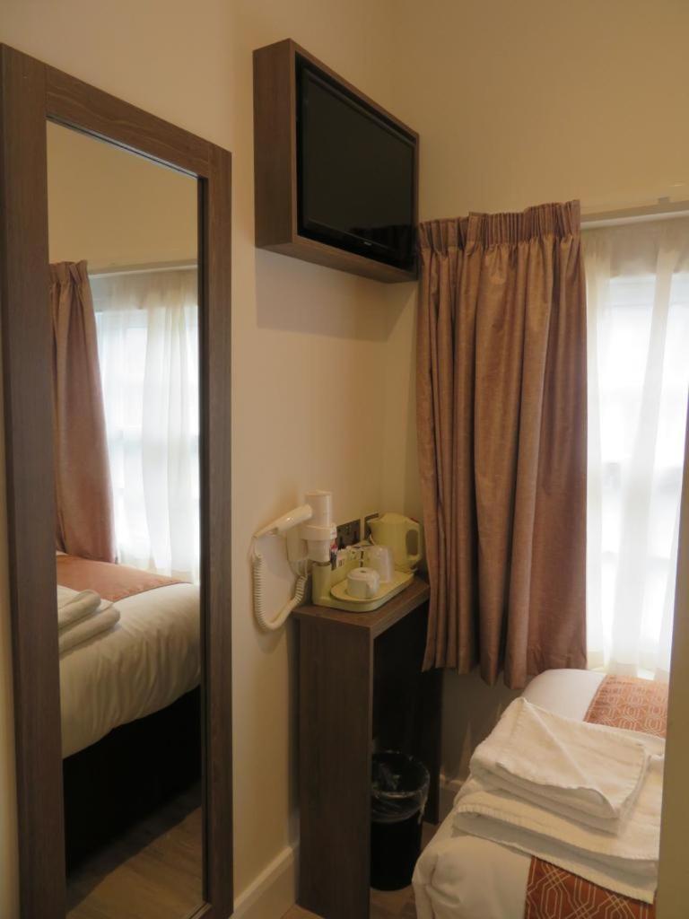 Budget Single Room photo 3