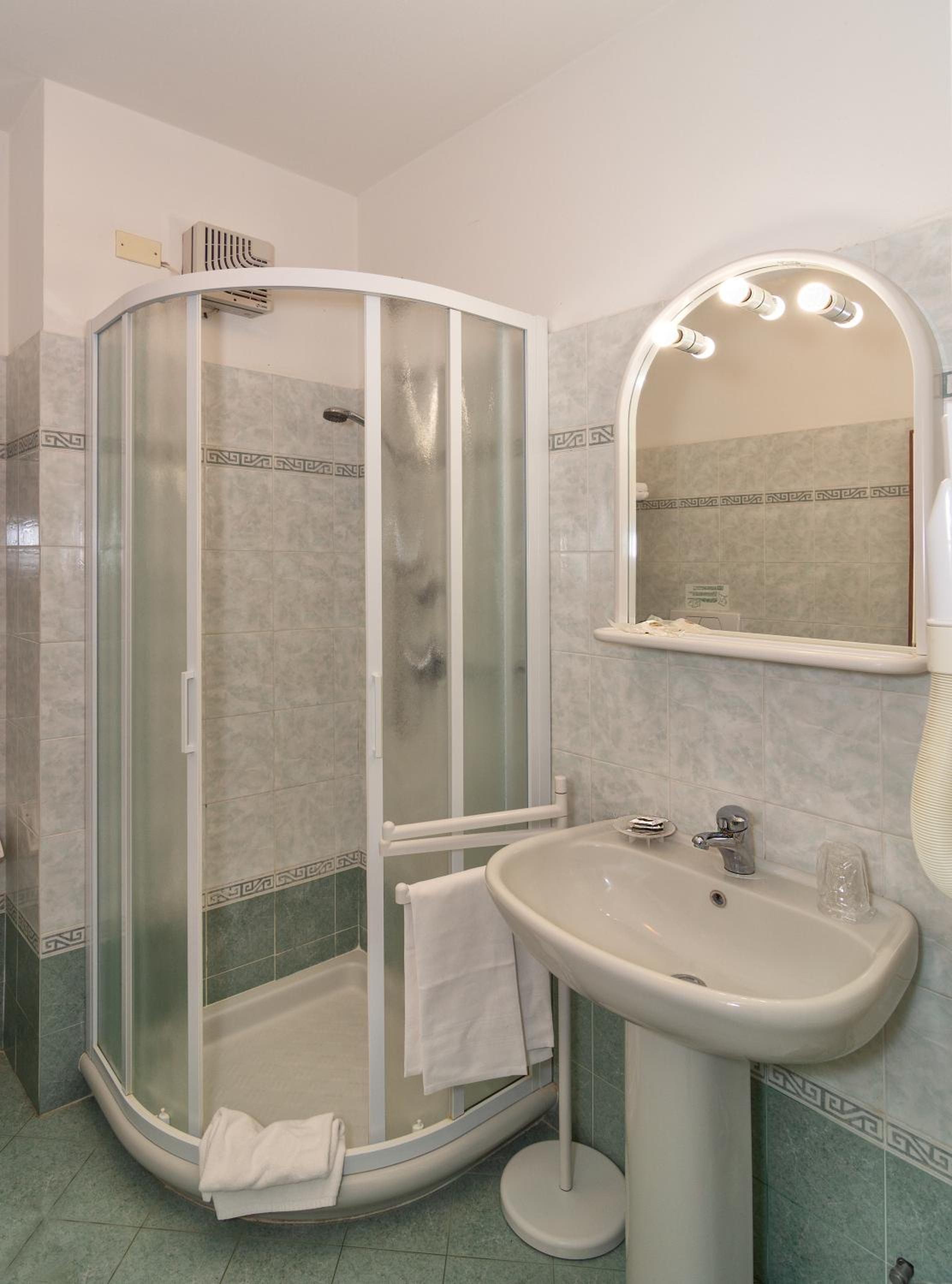 Superior Triple Room photo 2