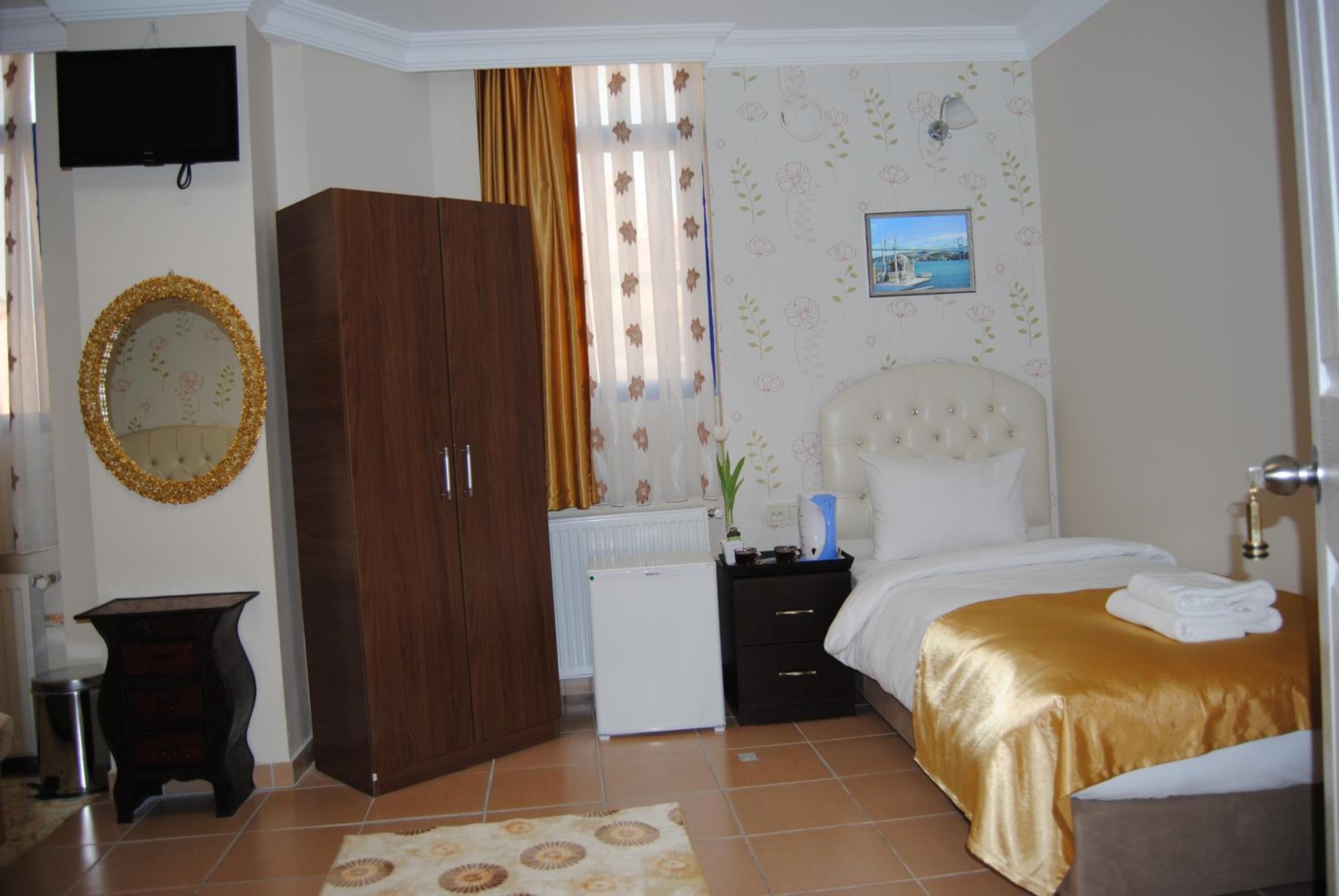 Family Room (5 Adults) photo 3