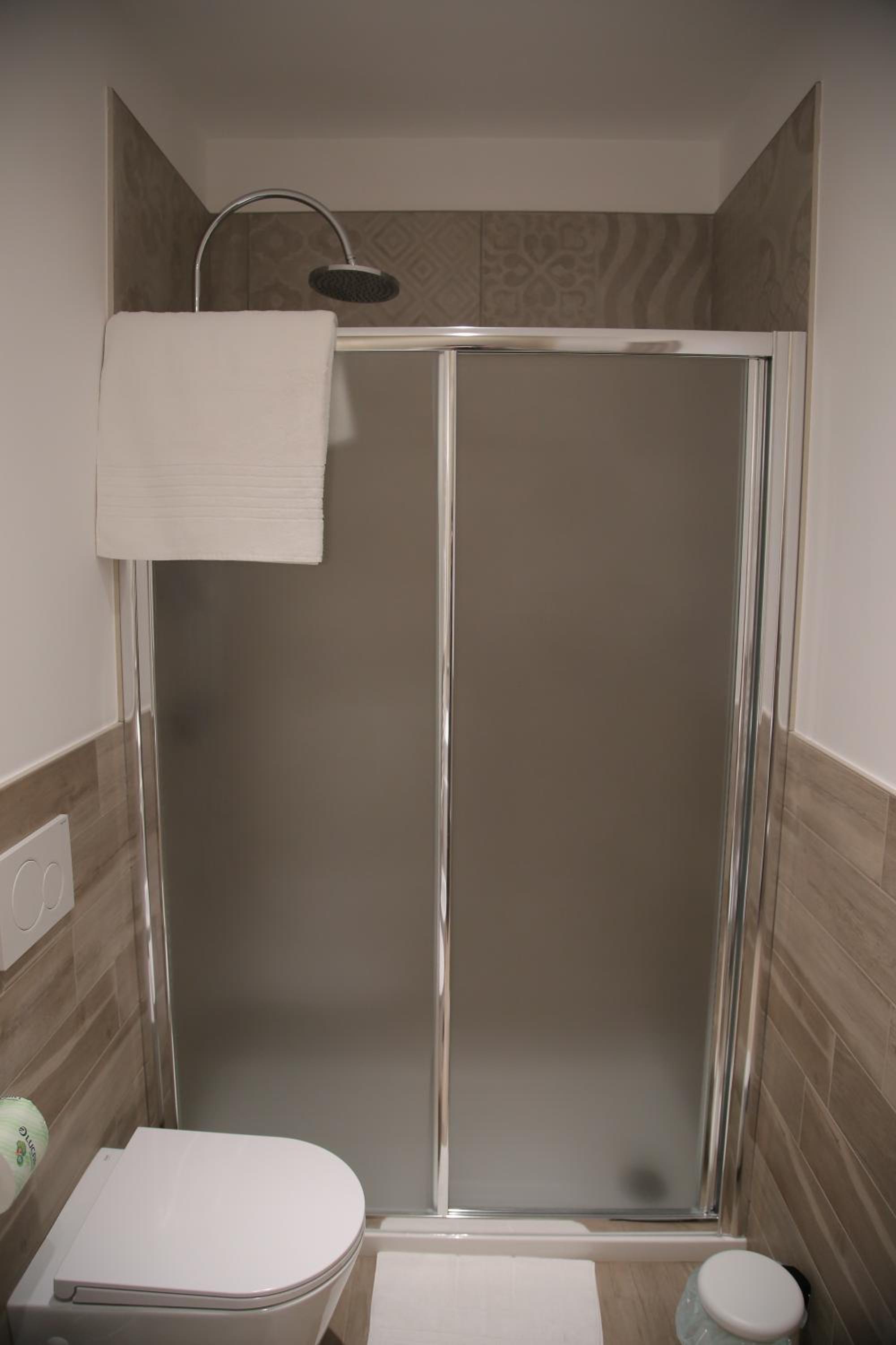 Double Room - Photo 10