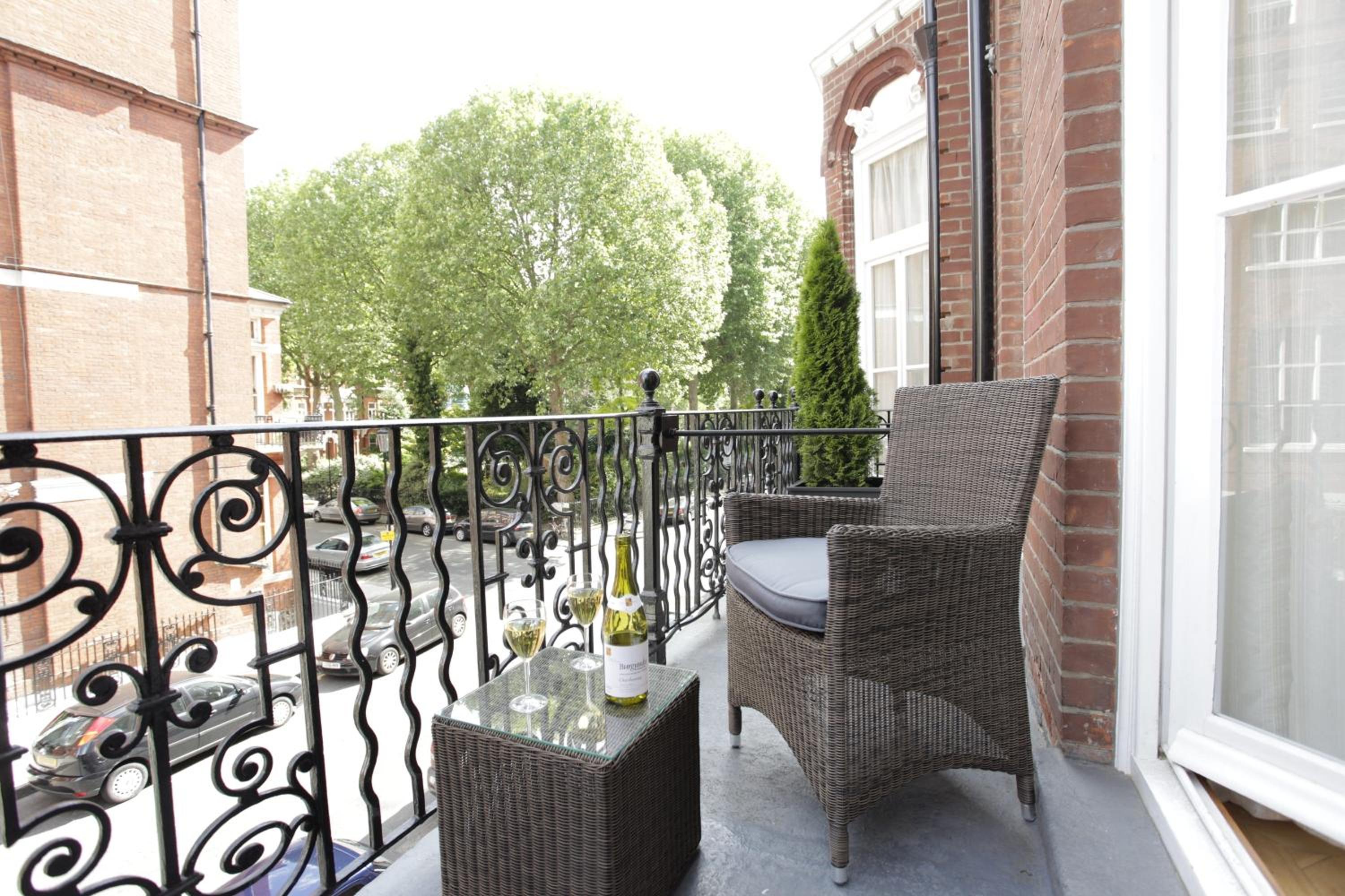 Presidential Suite with Balcony photo 3