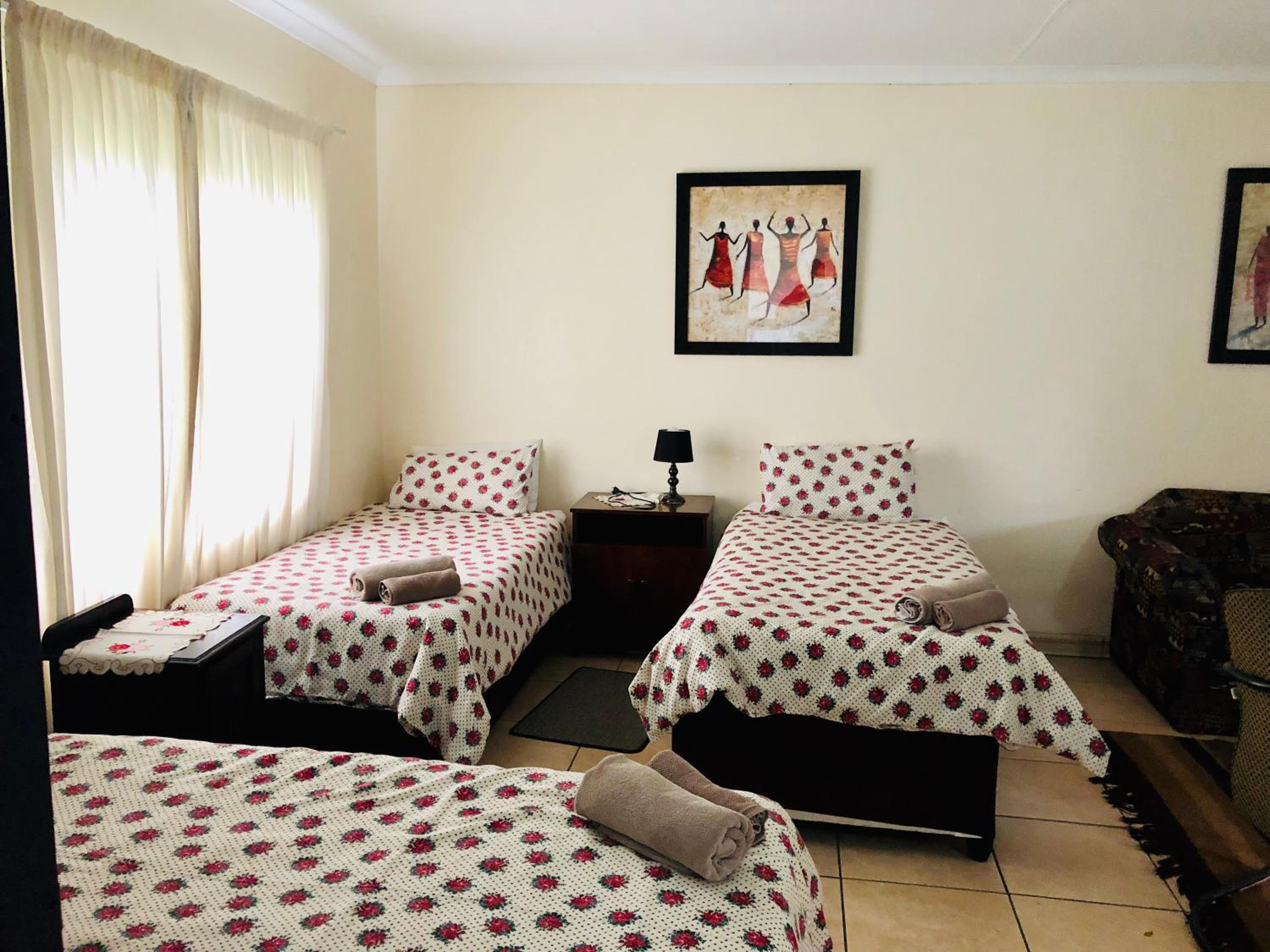 Self-Catering Chalet - Photo 3