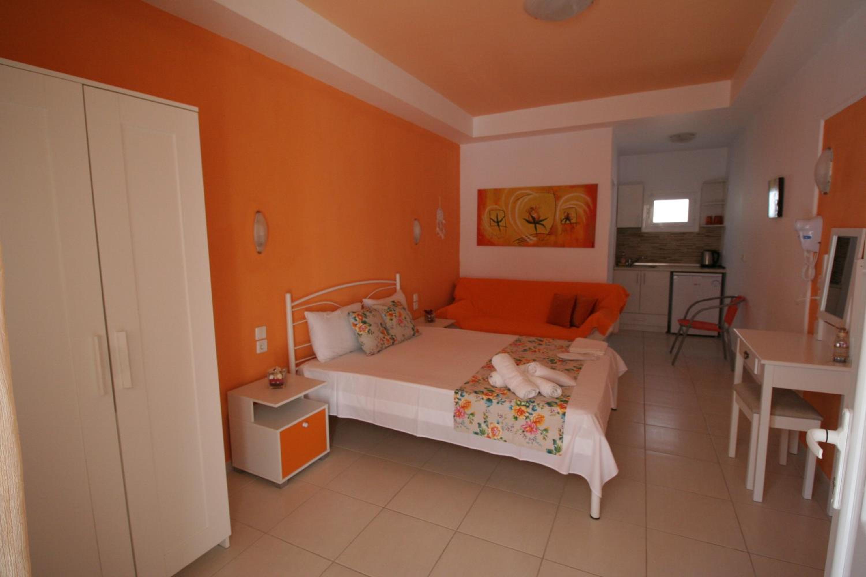 One-Bedroom House photo 1