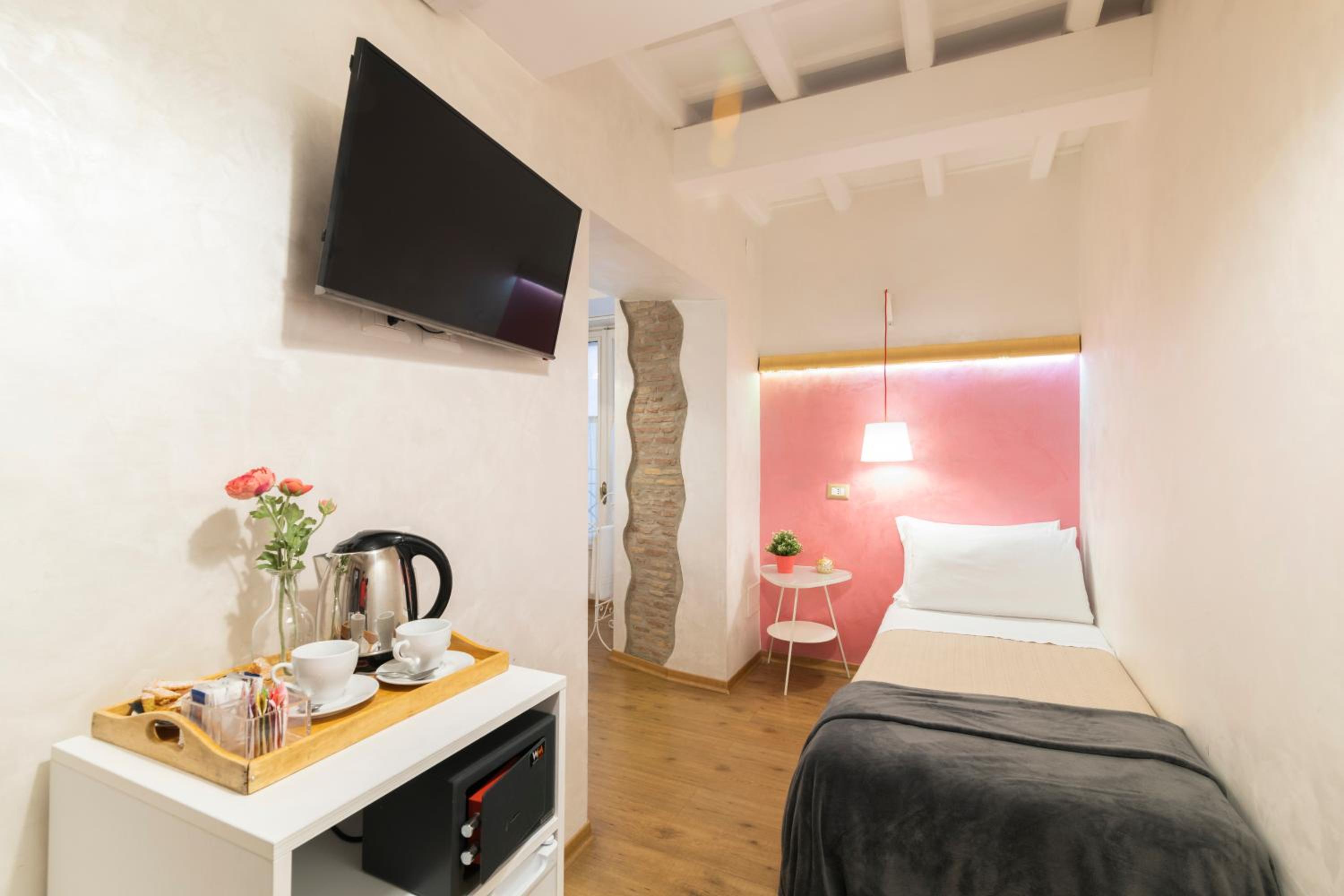 Large Single Room photo 2