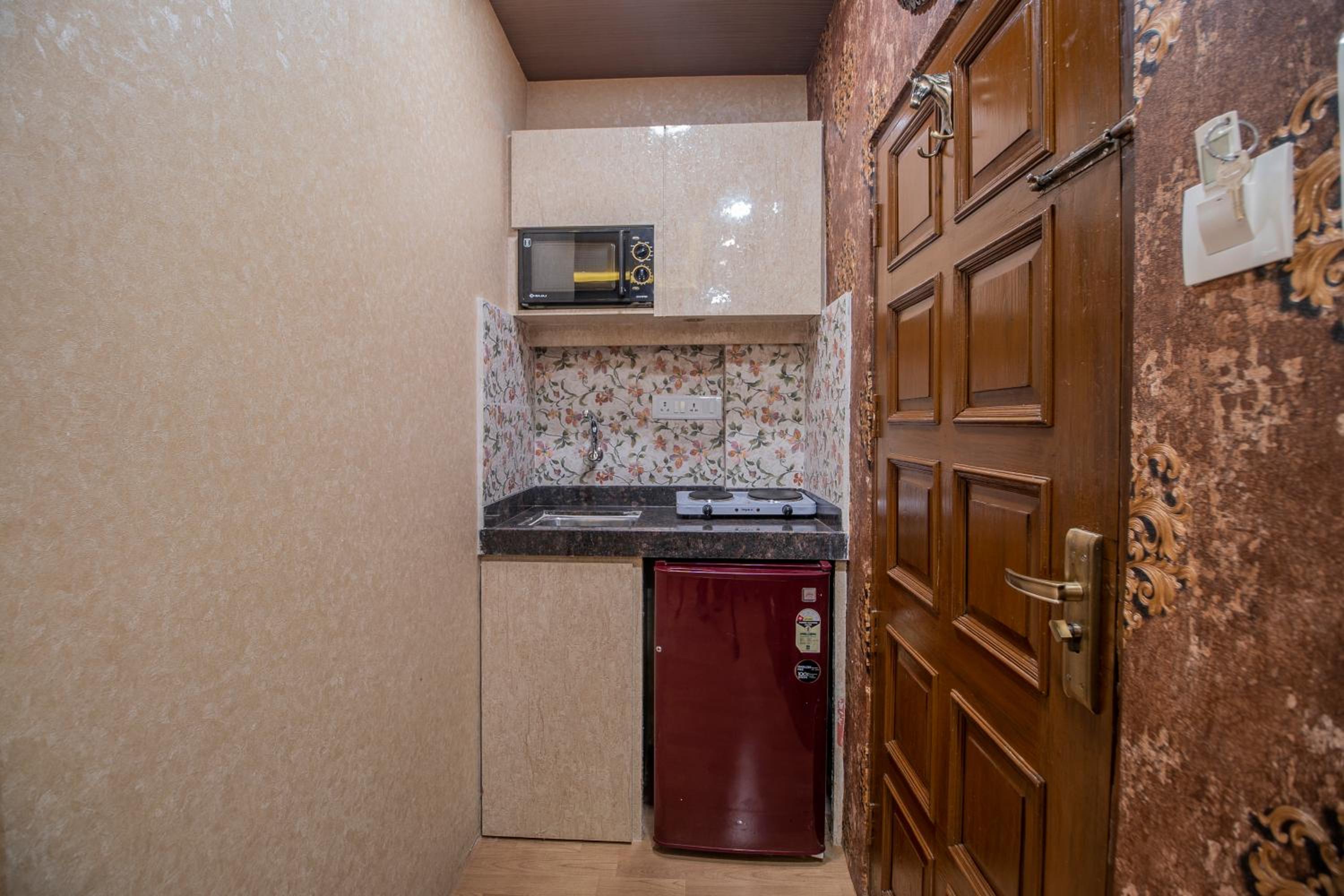 Deluxe Double Room with Bath - Photo 2