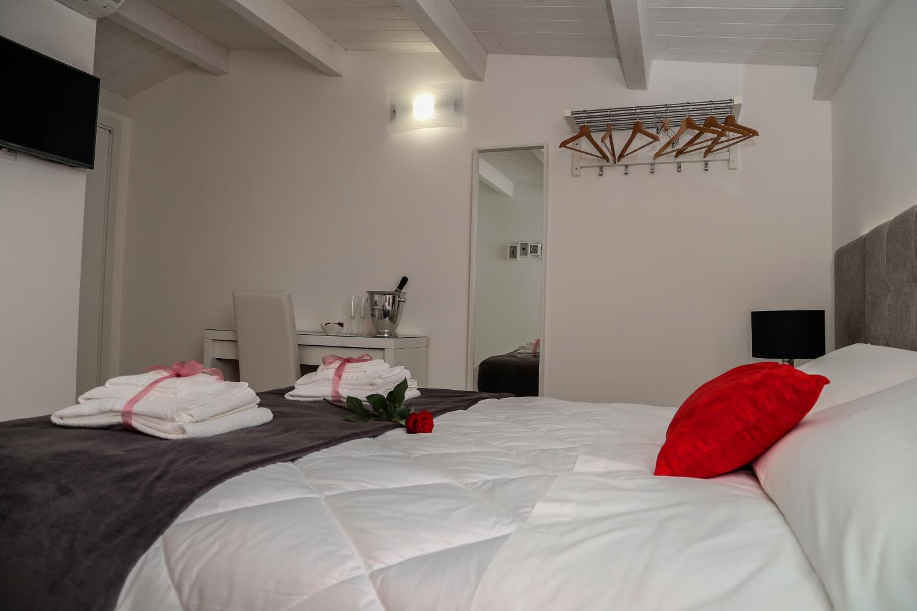 Superior Double Room - Photo 7