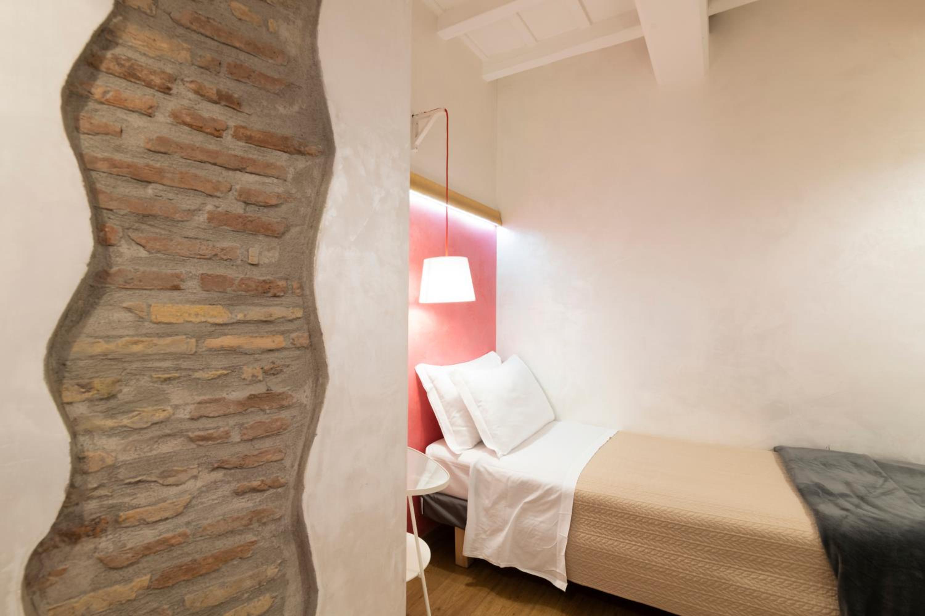 Large Single Room photo 1