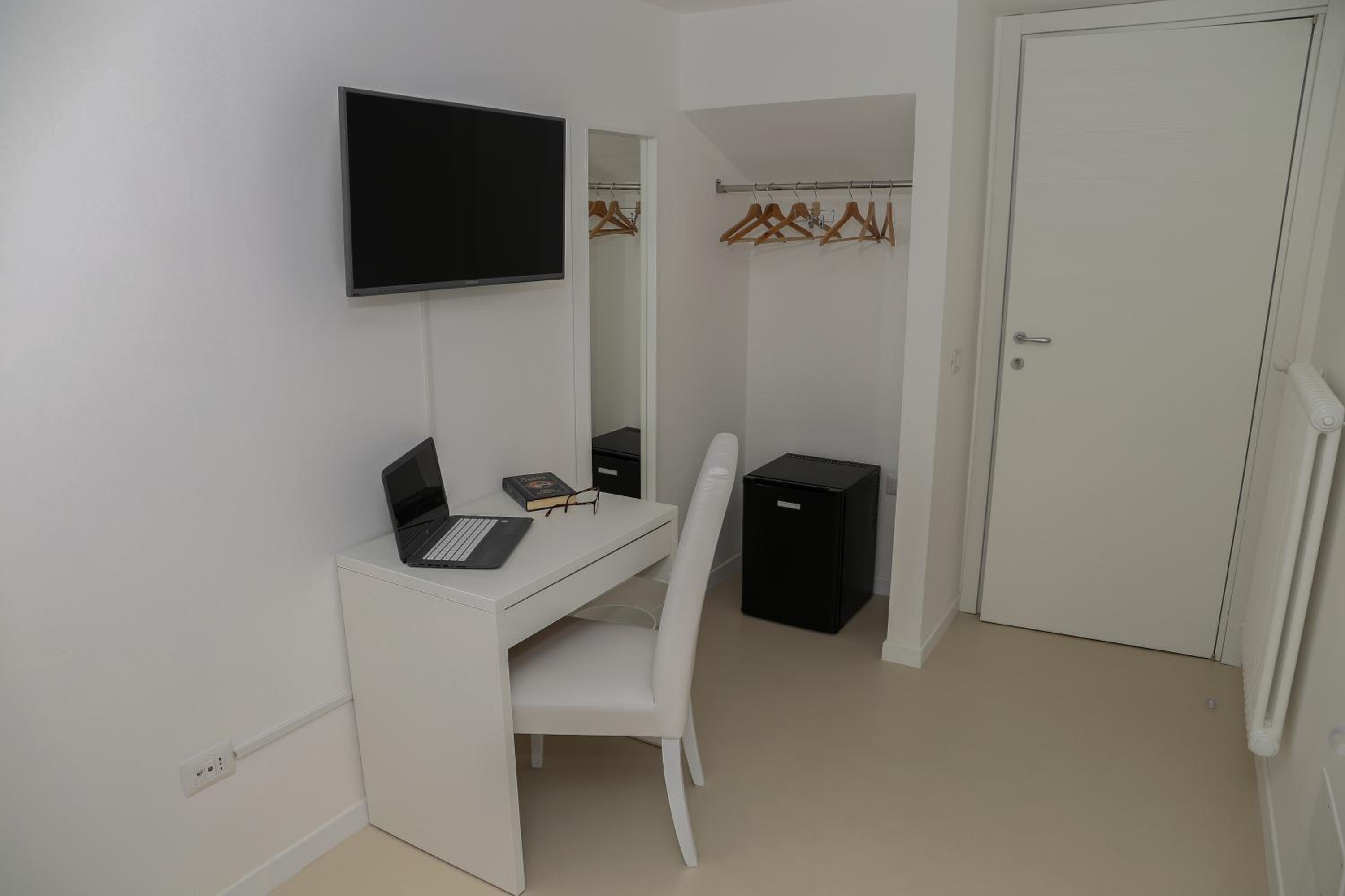 Economy Double Room photo 3