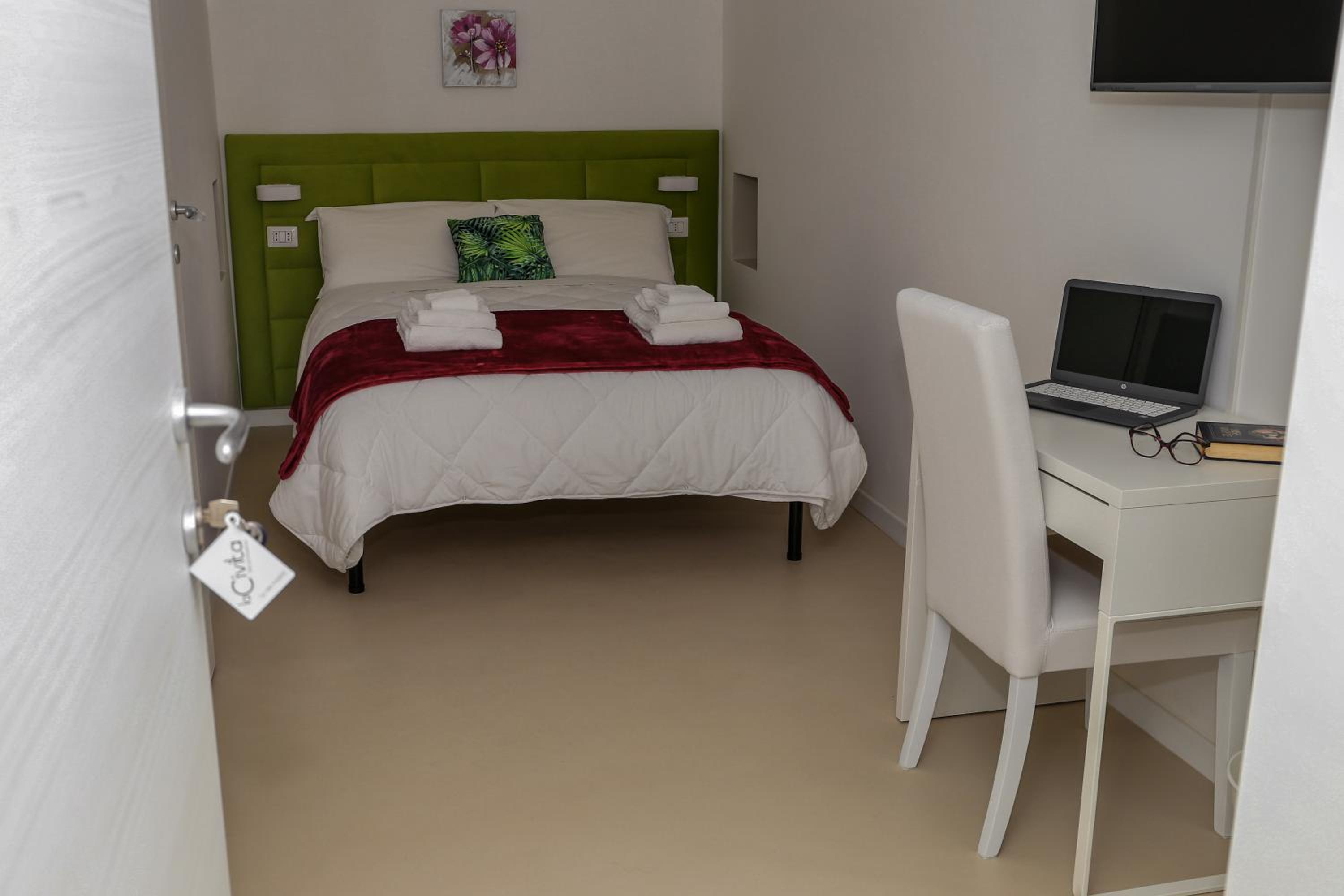 Economy Double Room photo 2