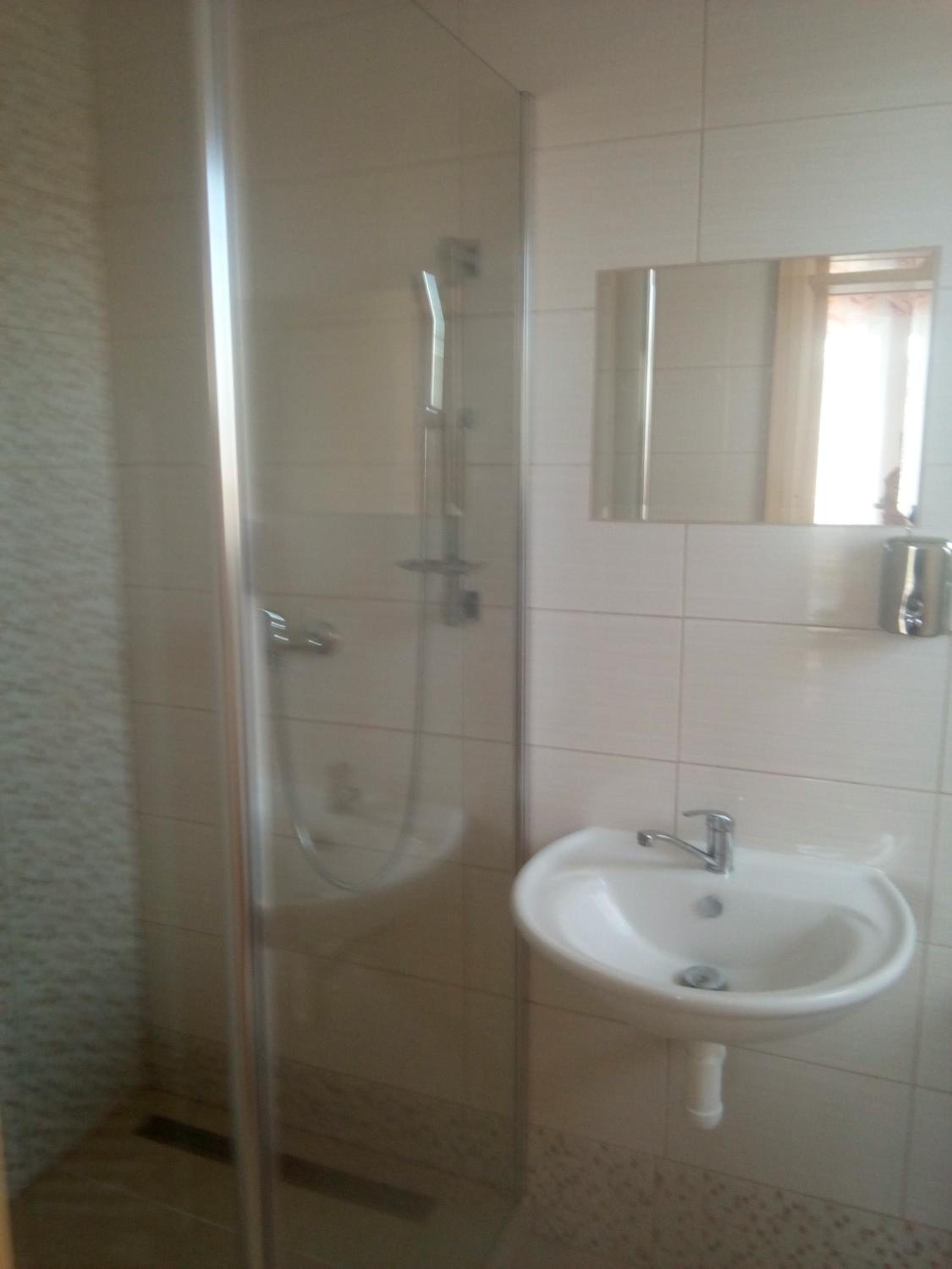 Standard Double Room - Photo 7