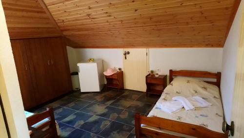Bed in 8-Bed Mixed Dormitory Room