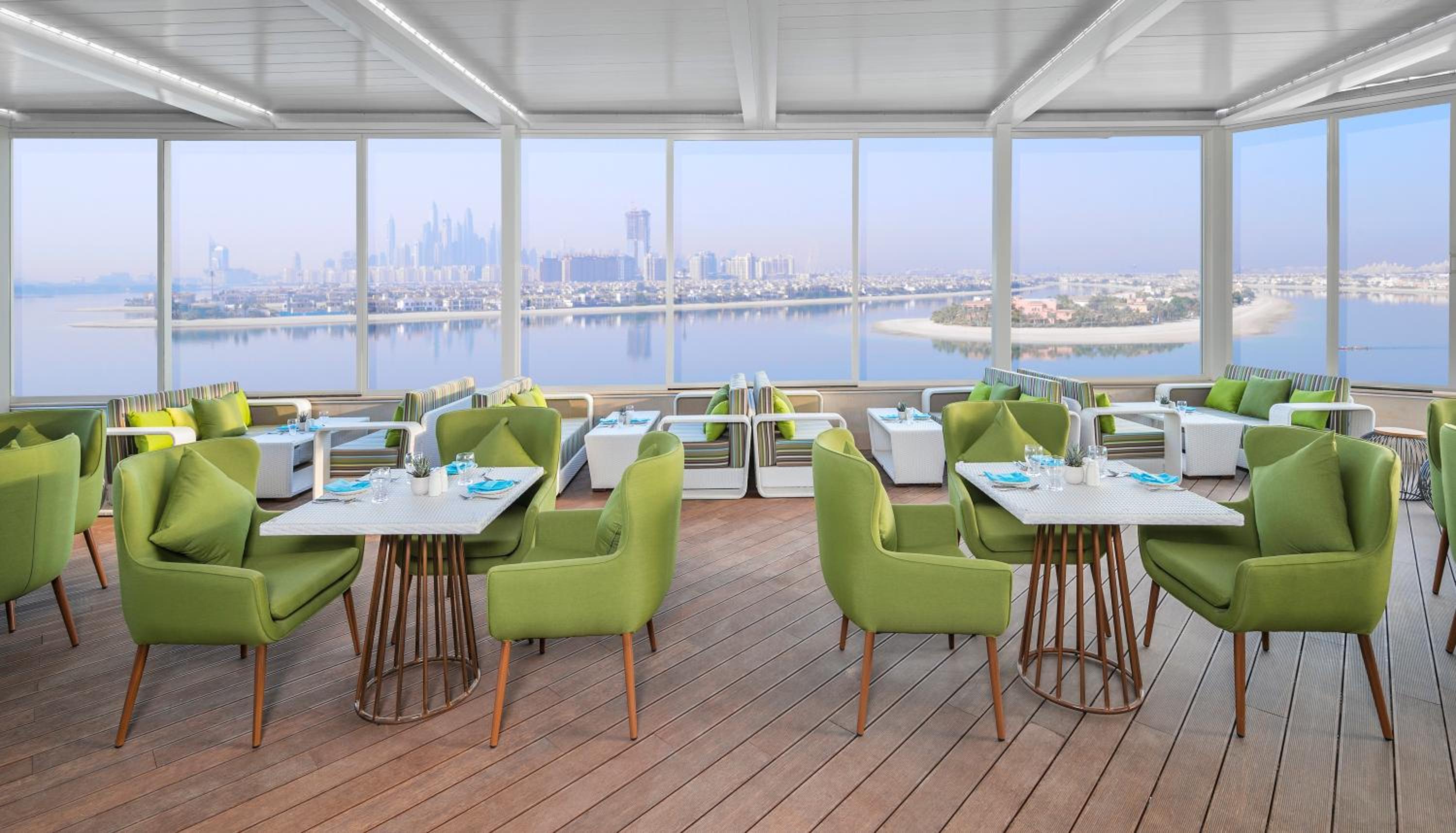Premium One-Bedroom Suite with Balcony and Sea View - Club Lounge Access thumbnail 5