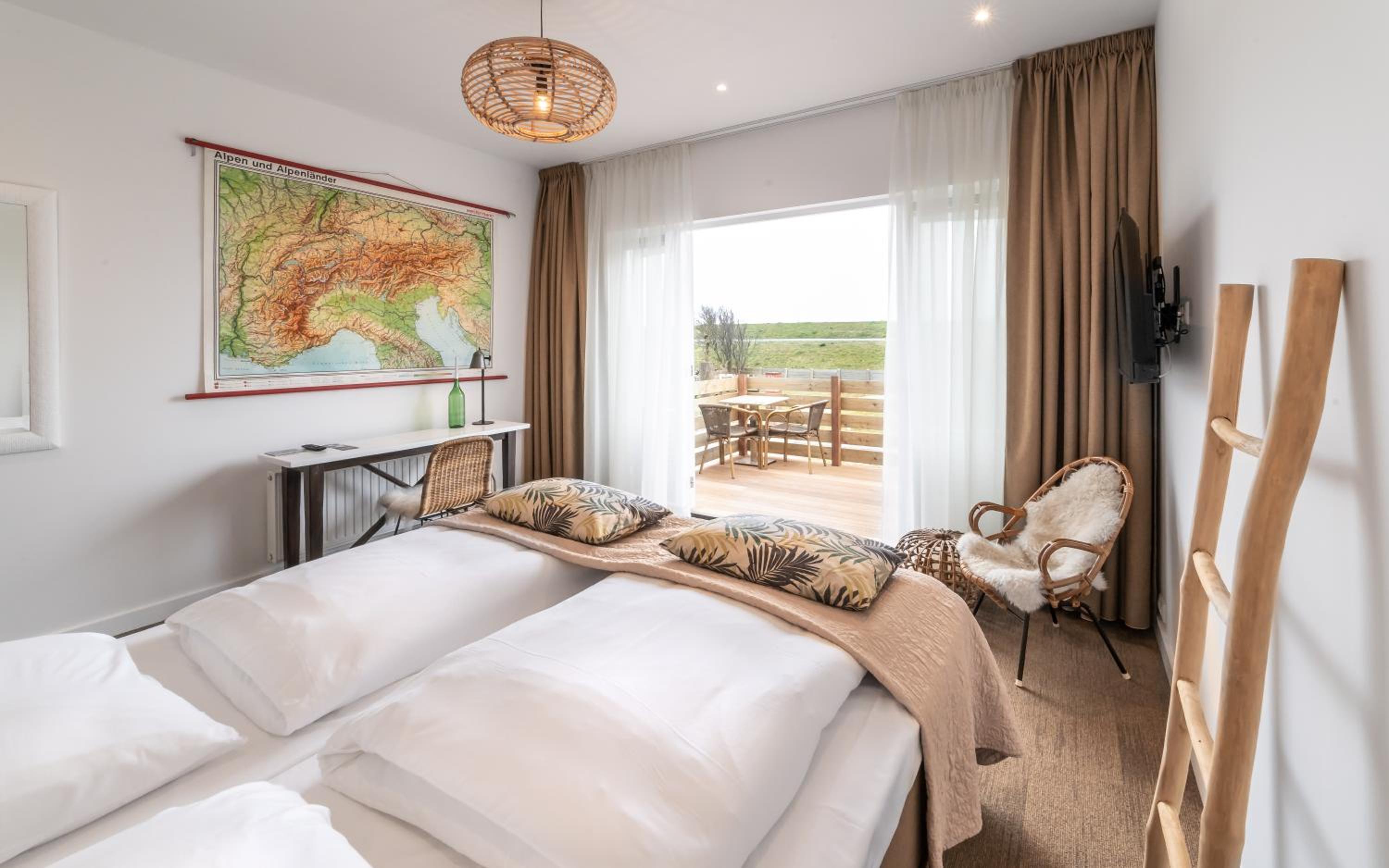 Premium Garden Room 