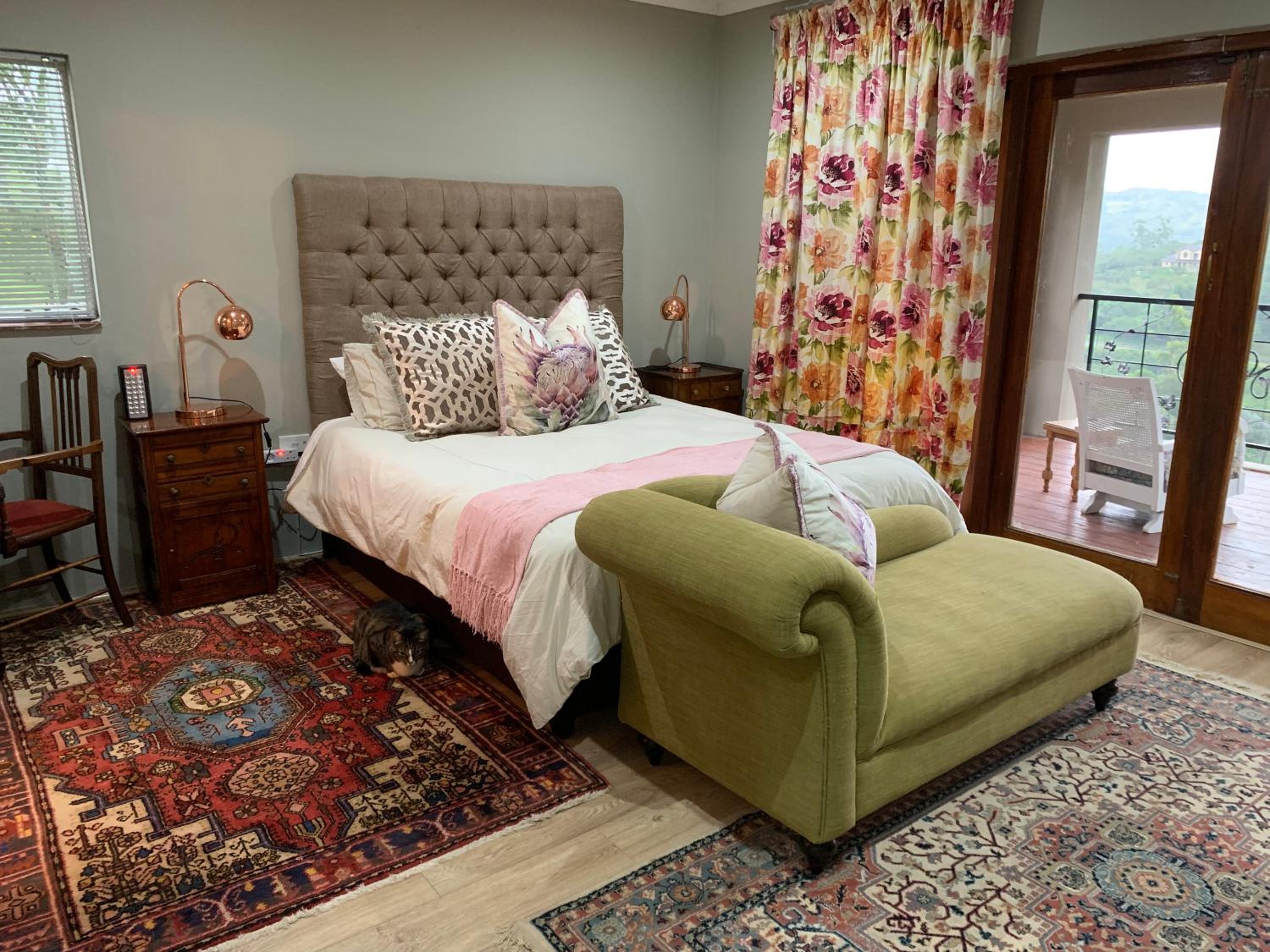 Queen Room with Balcony photo 1