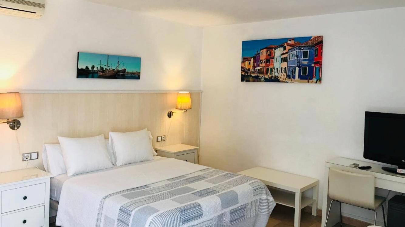 Double or Twin Room photo 3