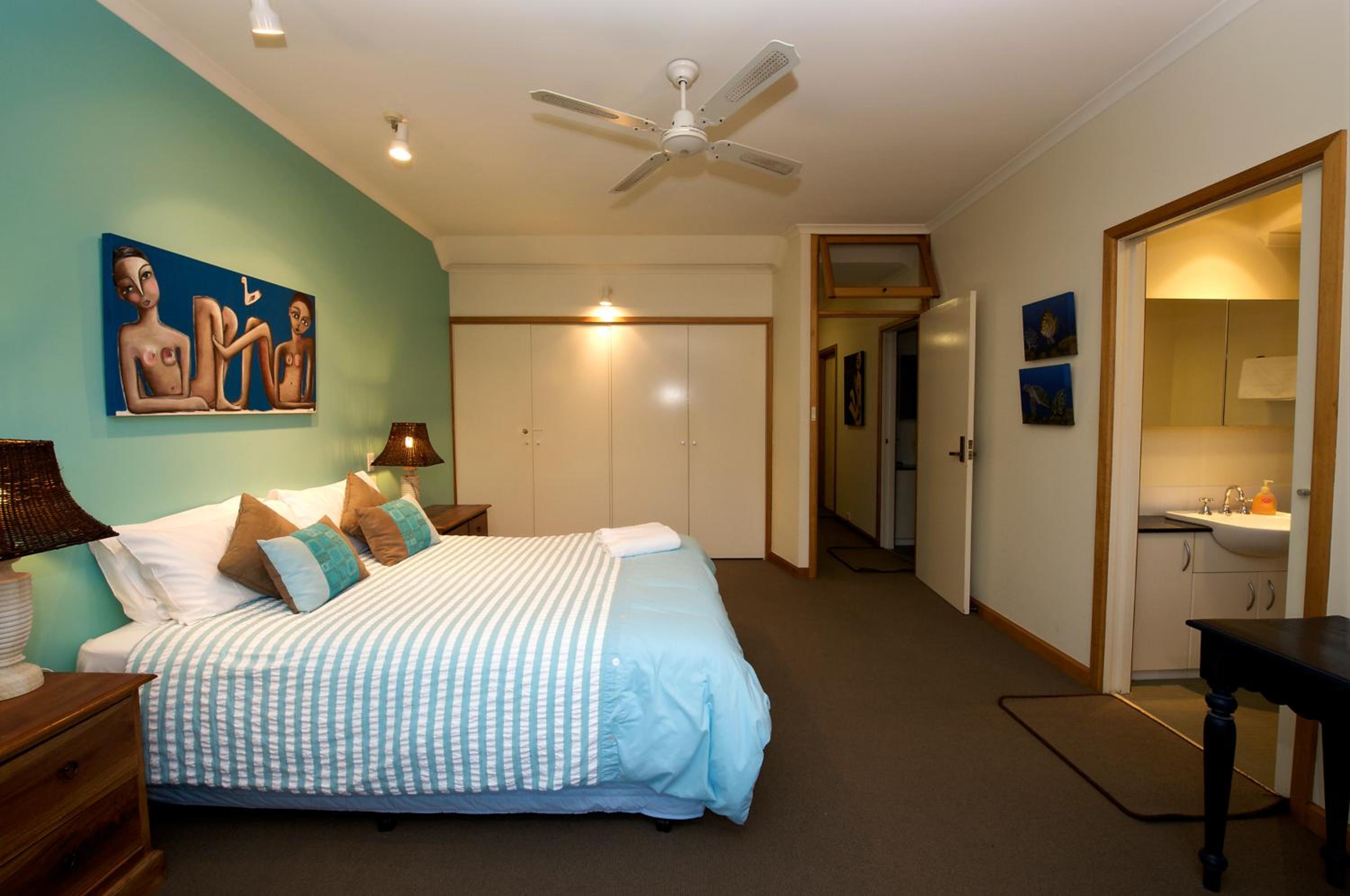 Three-Bedroom Apartment photo 3