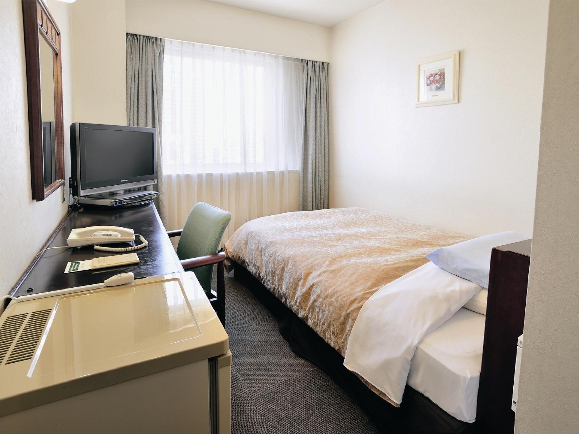 Single Room - Non-Smoking - Photo 1