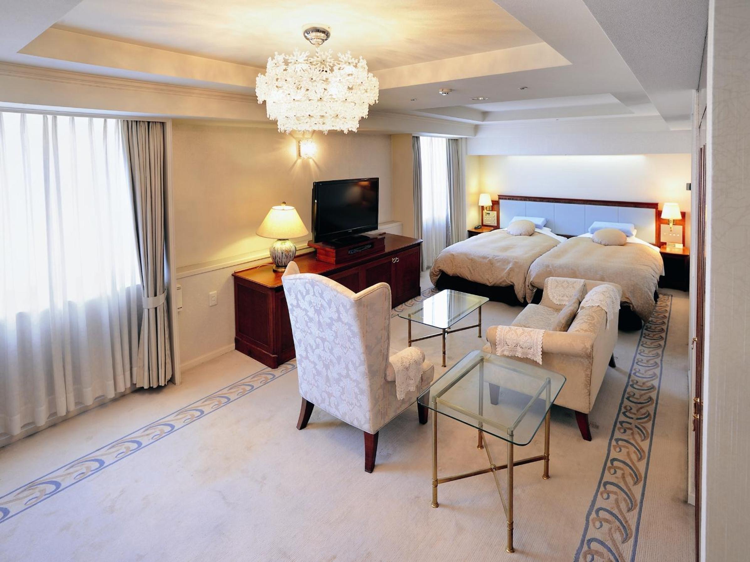 Suite - Photo 3