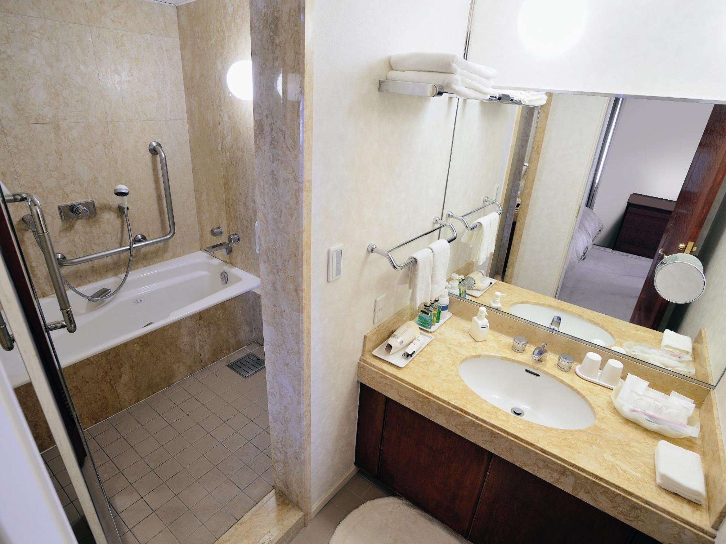 Suite - Photo 2