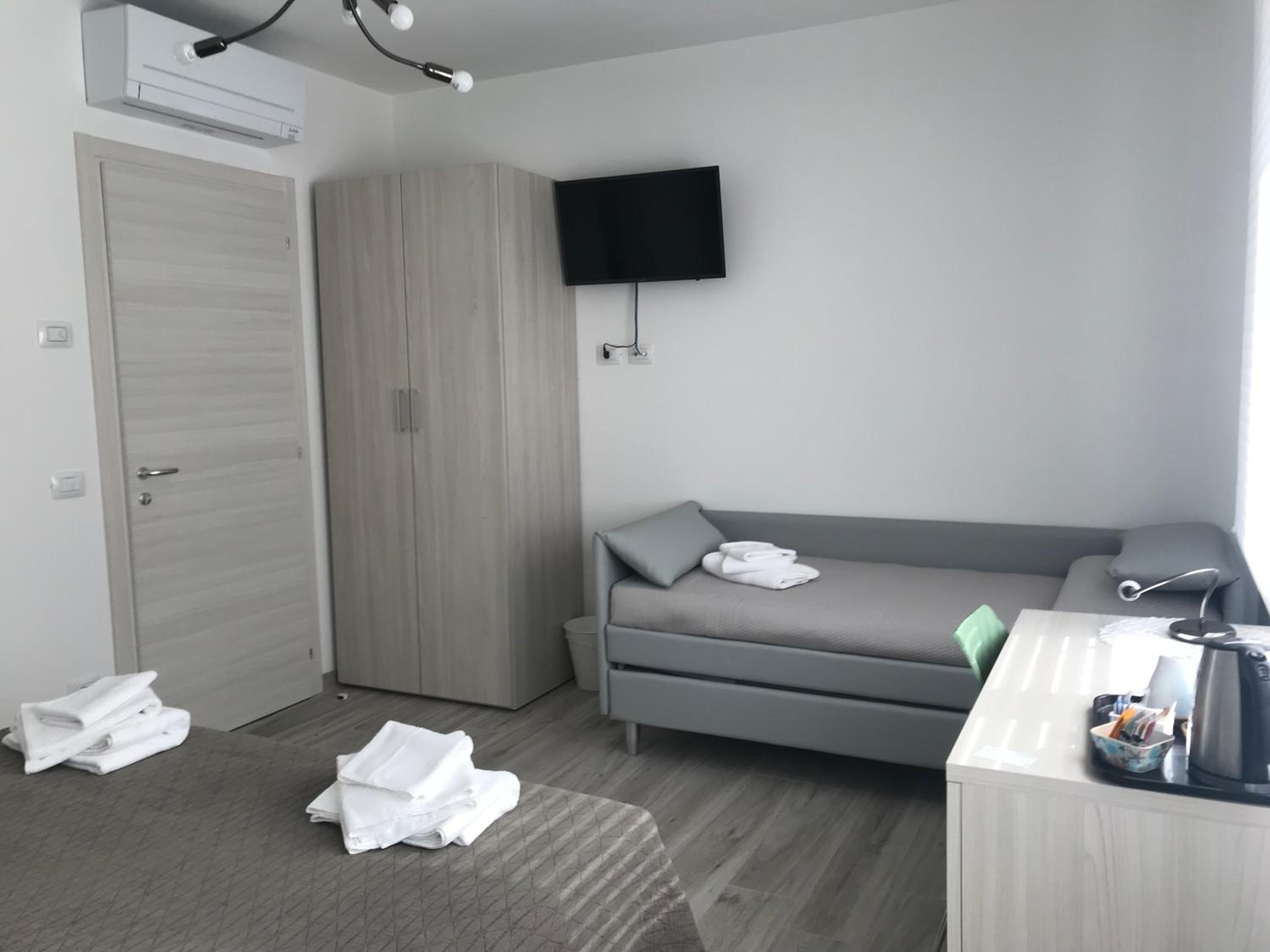 Superior Double or Twin Room with Garden View - Photo 2
