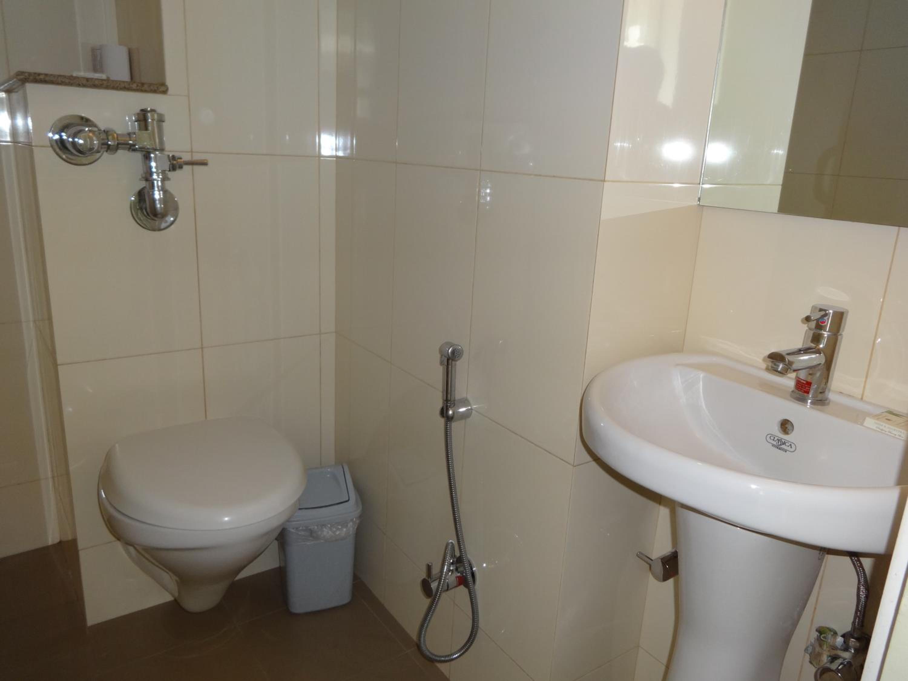 Standard Double or Twin Room - Photo 6