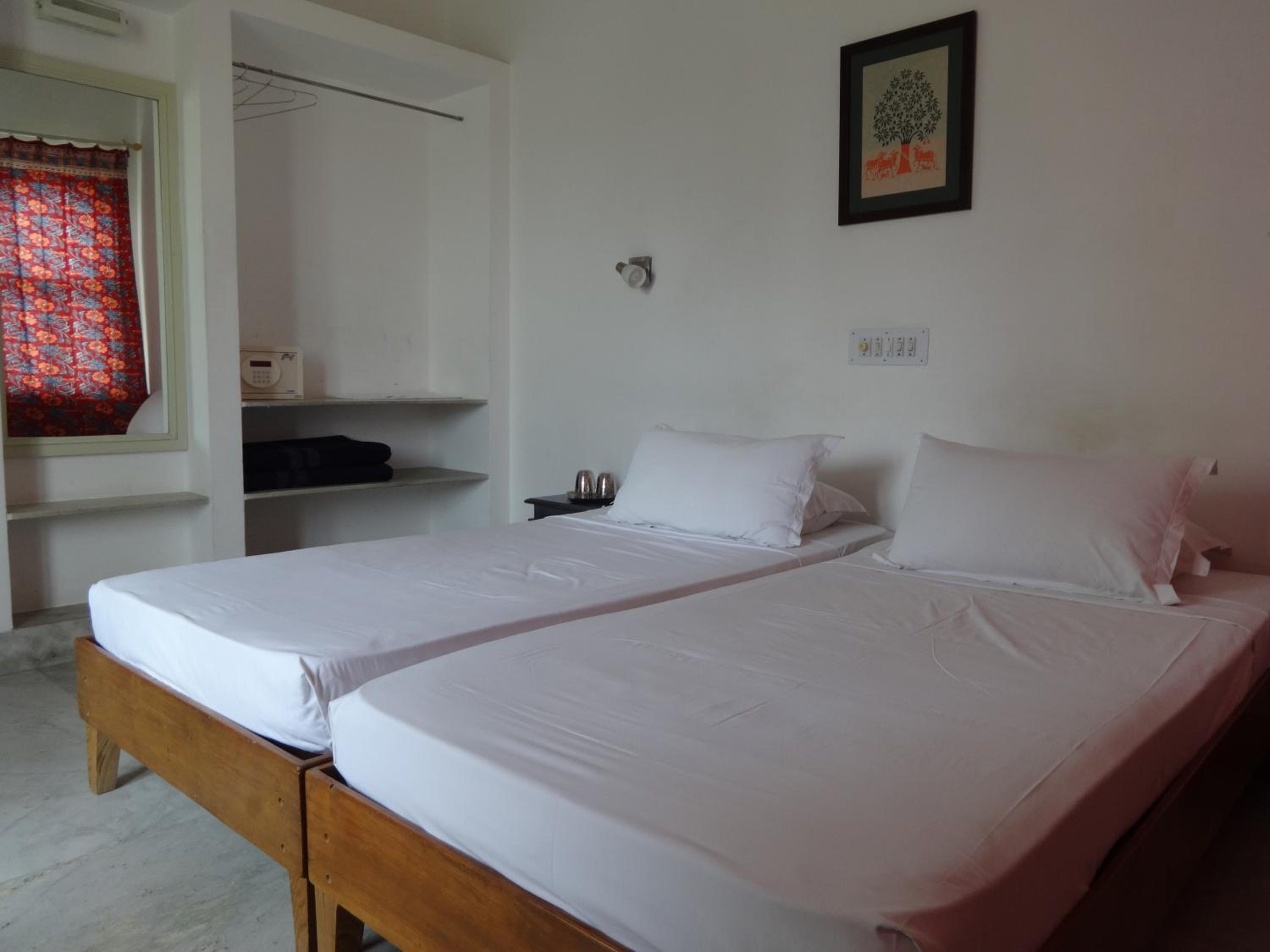 Standard Double or Twin Room - Photo 15
