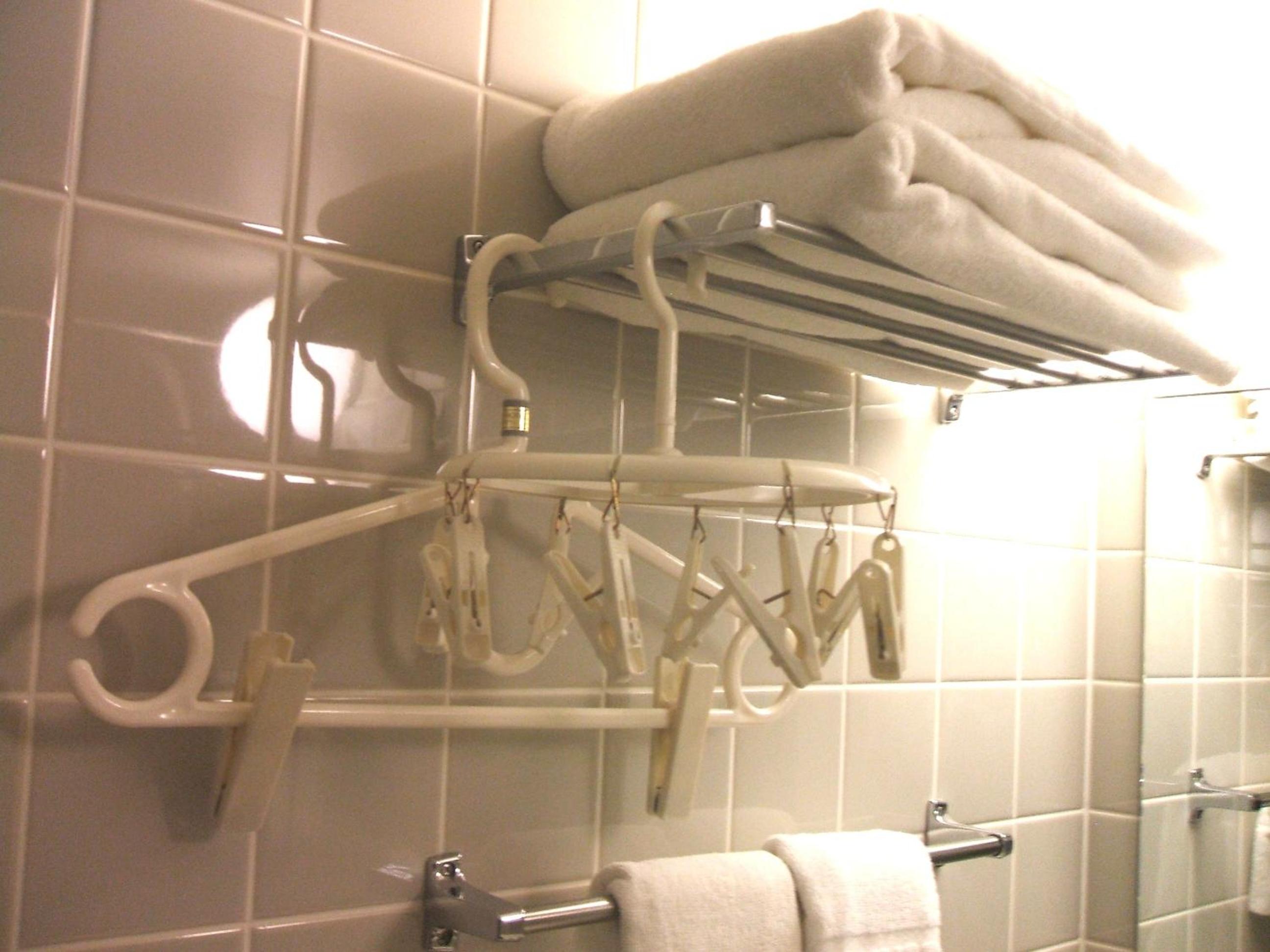 Twin Room - Non-Smoking - Photo 5