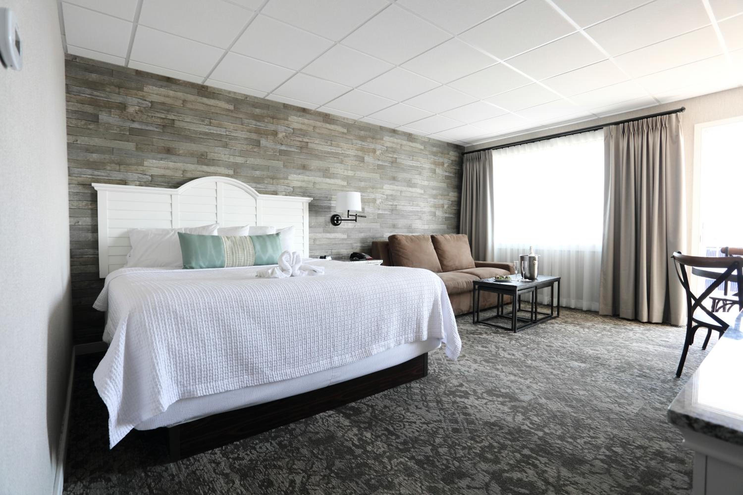 King Bed w/ Sleeper Sofa Side Ocean View photo 1