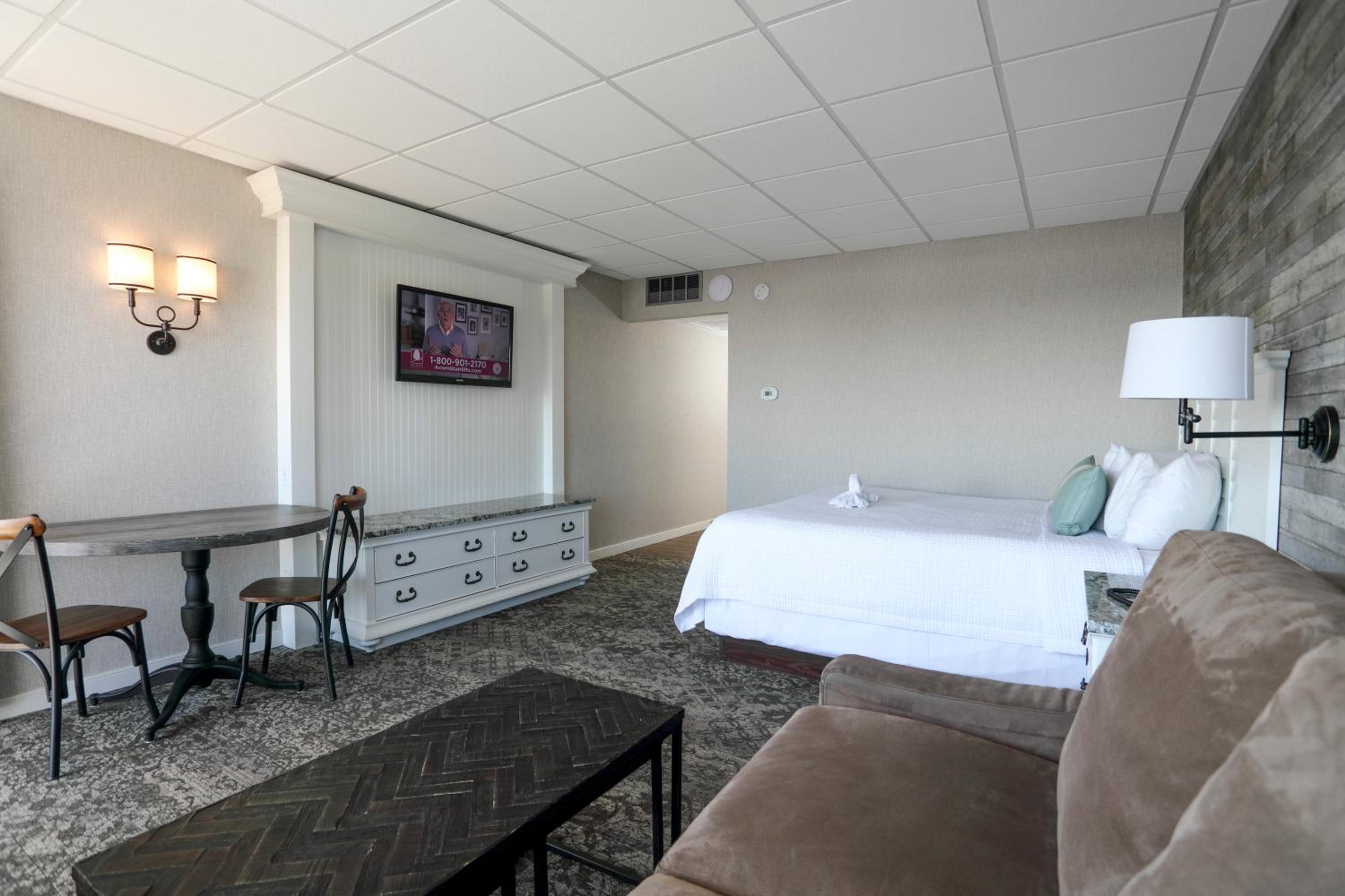 King Bed w/ Sleeper Sofa Side Ocean View photo 2