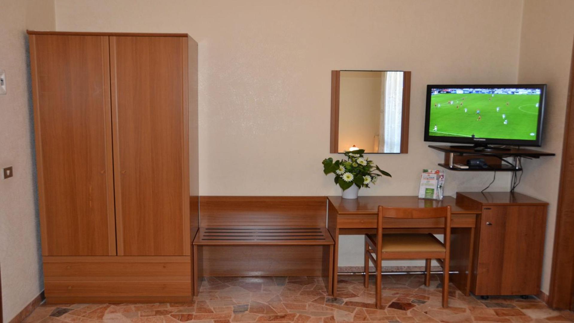 Double Room - Photo 2