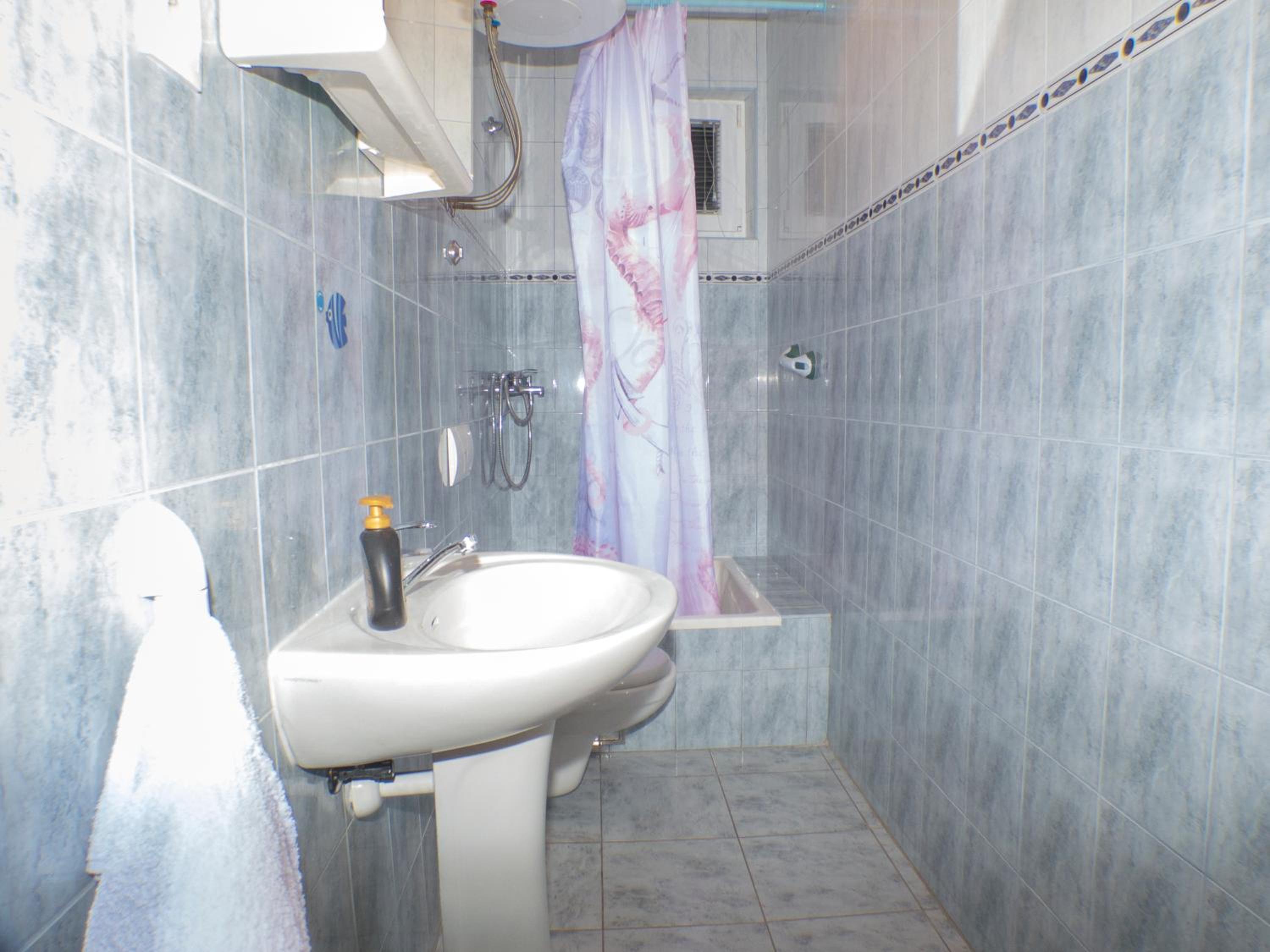 One-Bedroom Apartment with Terrace - Photo 21