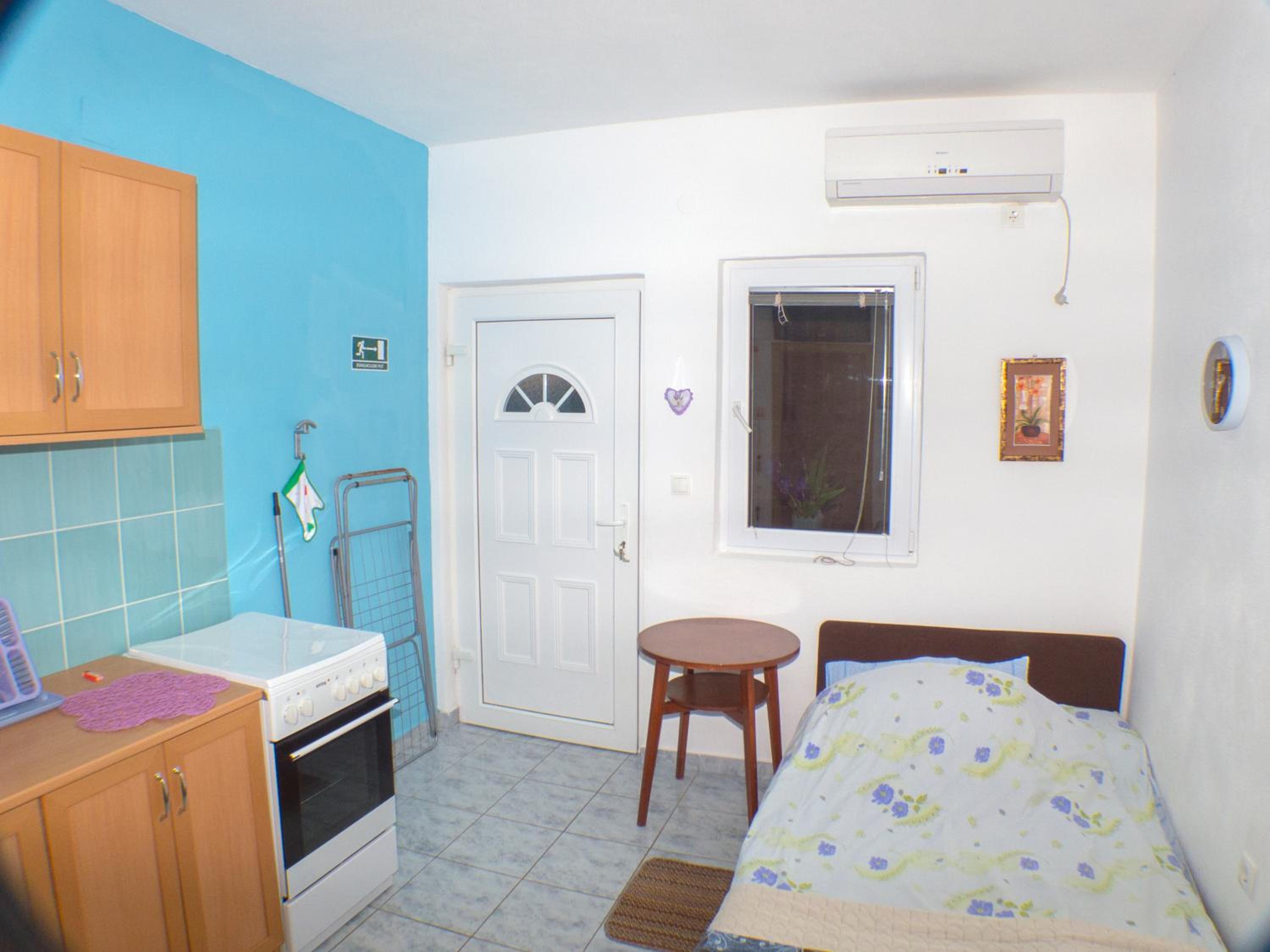 One-Bedroom Apartment with Terrace - Photo 2