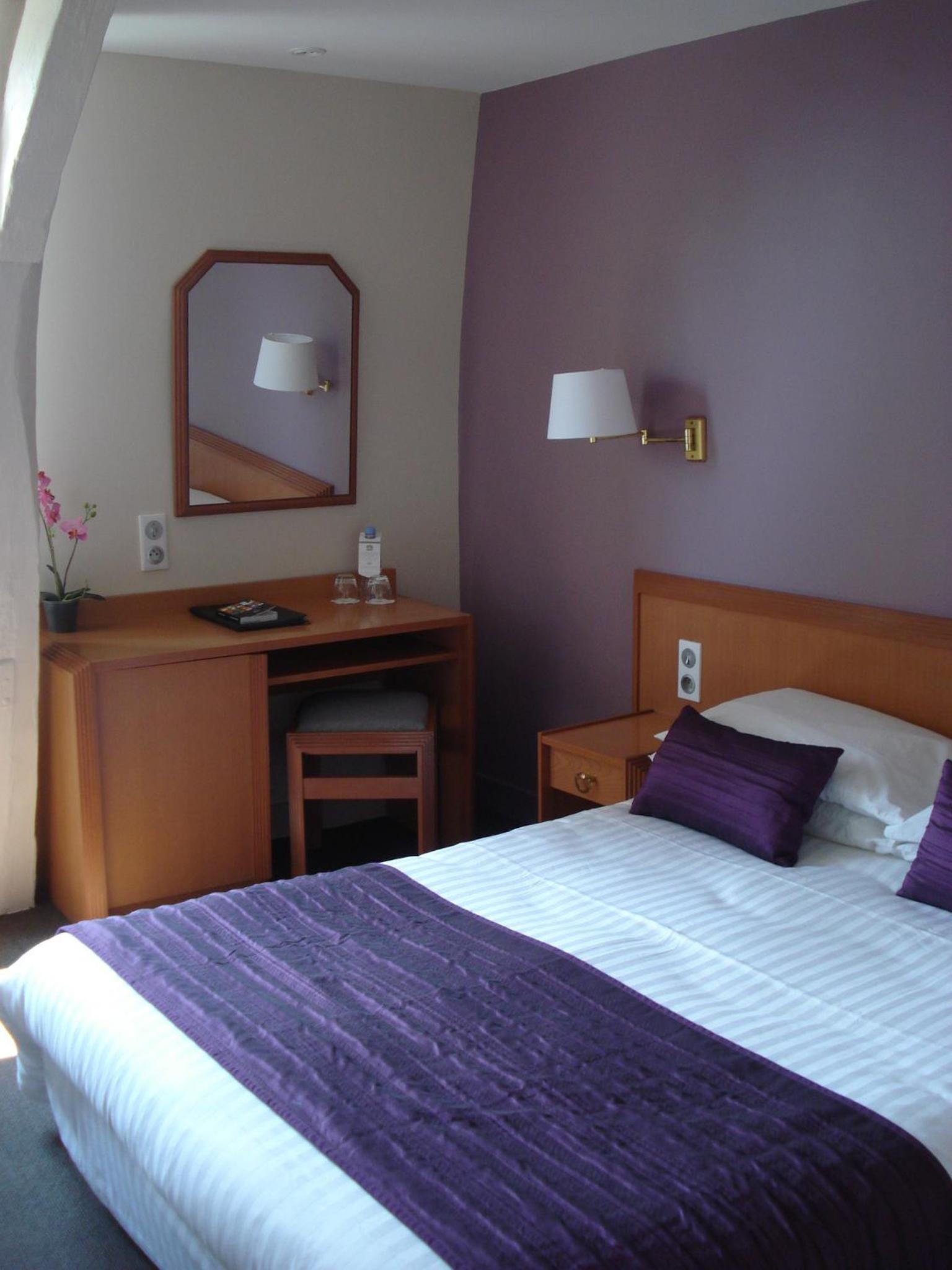 Standard Double Room - Photo 8