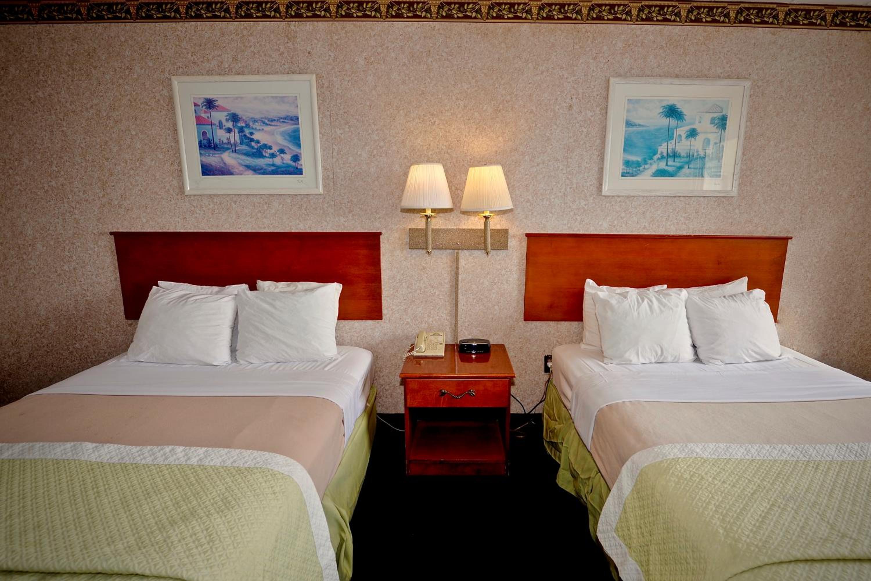 Suite with Two Double Beds and Sofa Bed - Non-Smoking - Photo 5